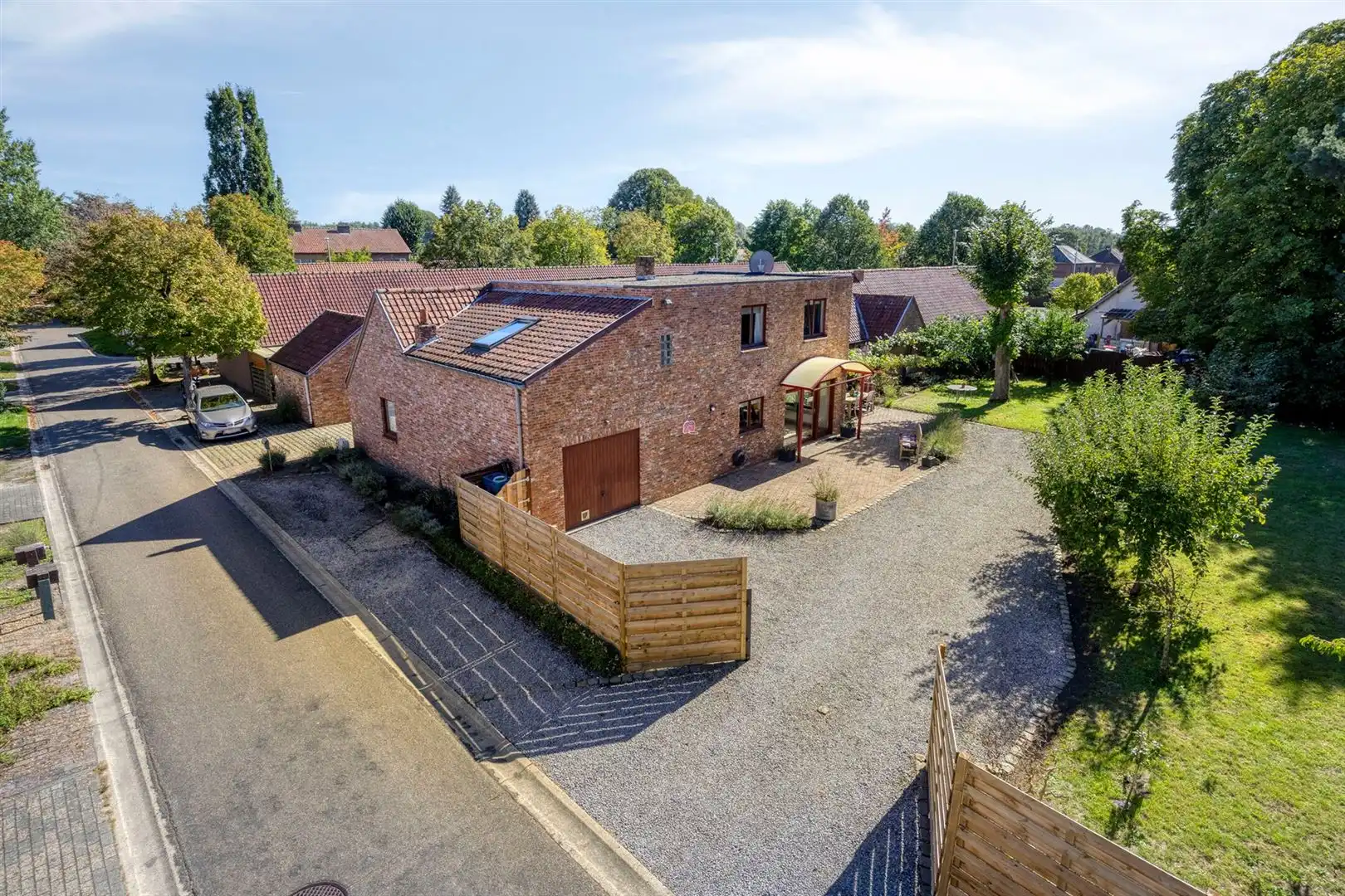 TE KOOP: Uniek woon- en investeringspand met ruime woning en 6 verhuurde studio’s te Heusden-Zolder! foto 2