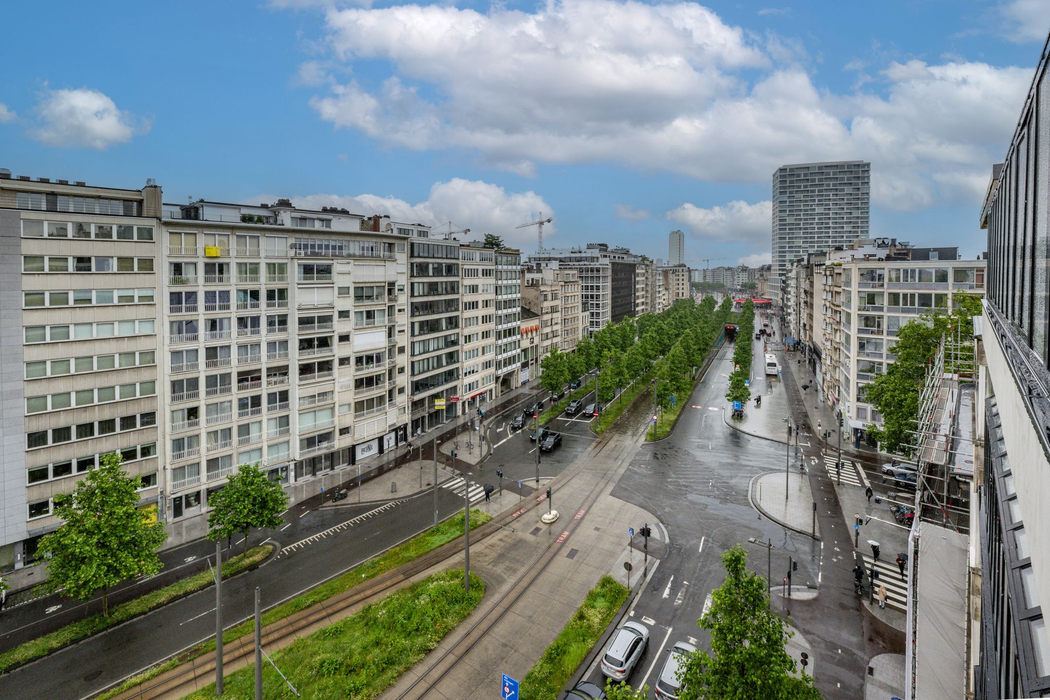 Te Huur 8ste verdieping: Prachtige Kantoren in het hart van het city center met prachtig zicht over de stad, zeer goed bereikbaar met openbaar vervoer. foto 12