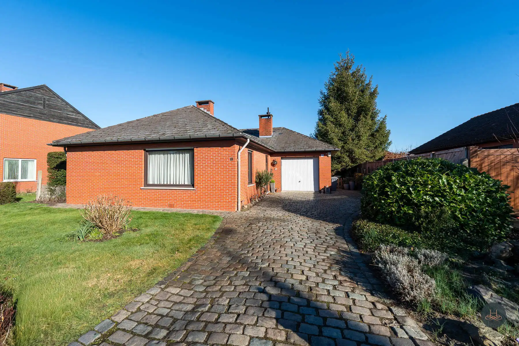 Hoofdfoto van de publicatie: Gelijkvloerse woning met renovatiepotentieel