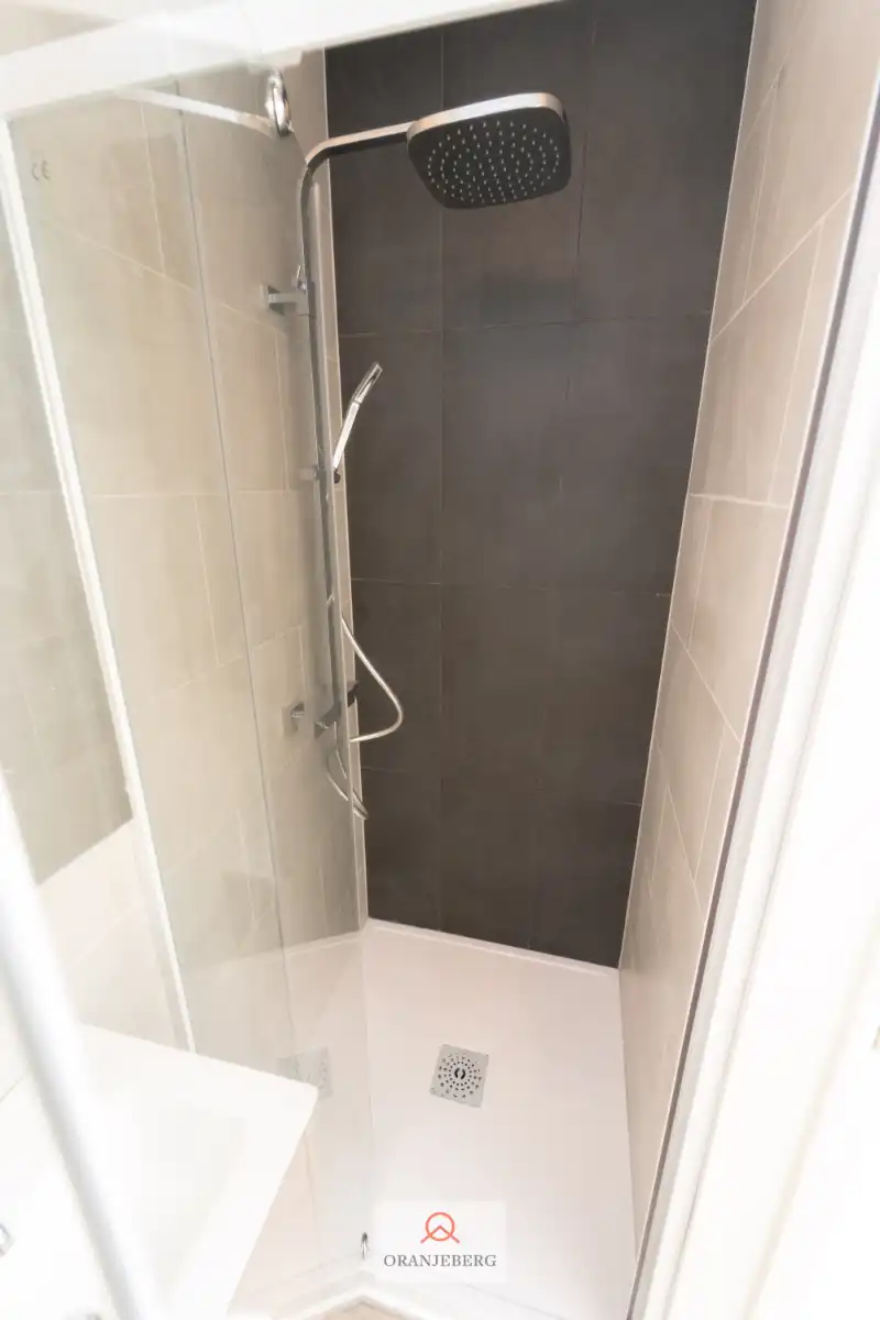 Gerenoveerde lichtrijke hoekwoning aan het water foto 12