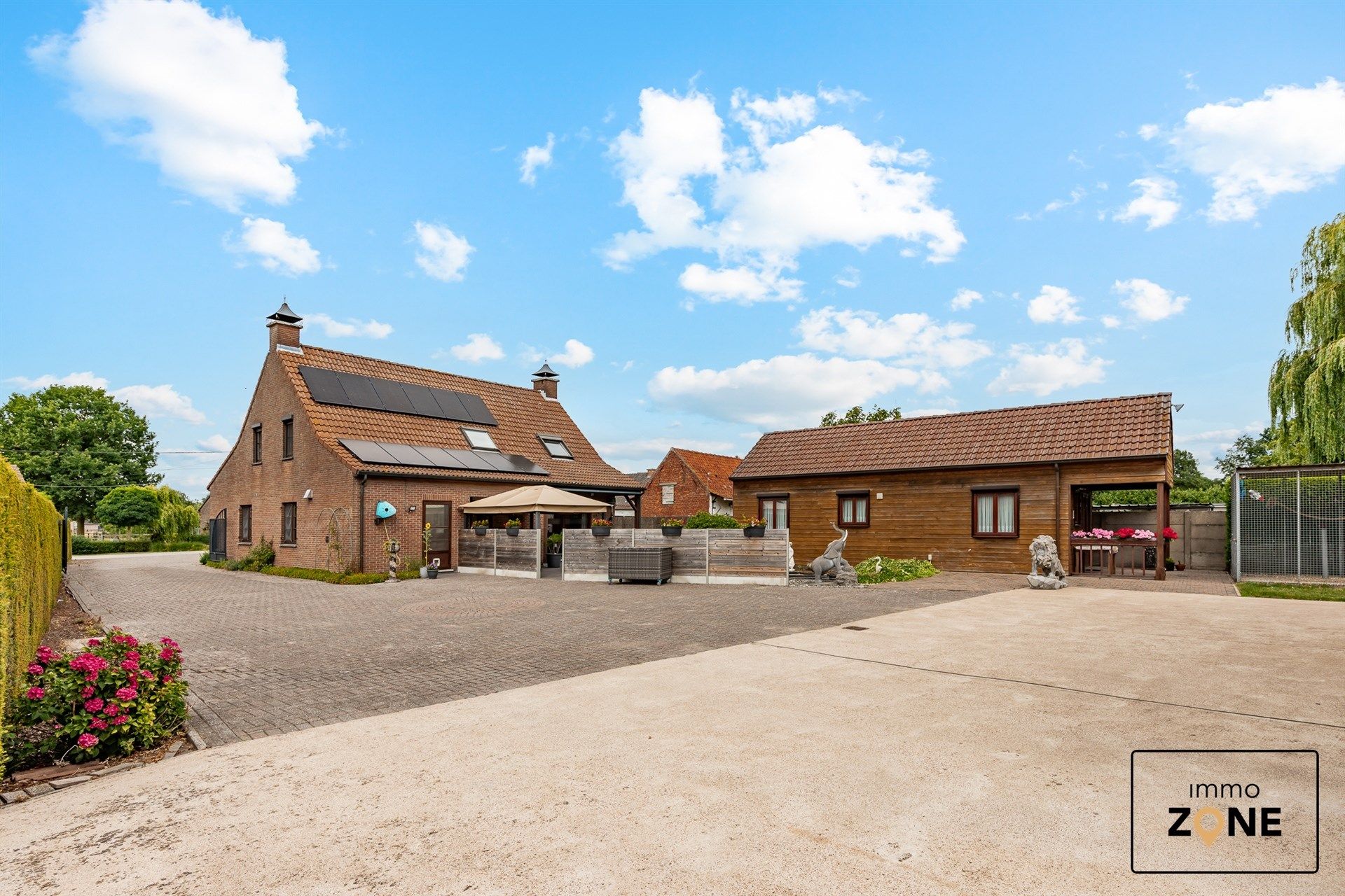Huis, chalet en ruim magazijn op toplocatie foto 4