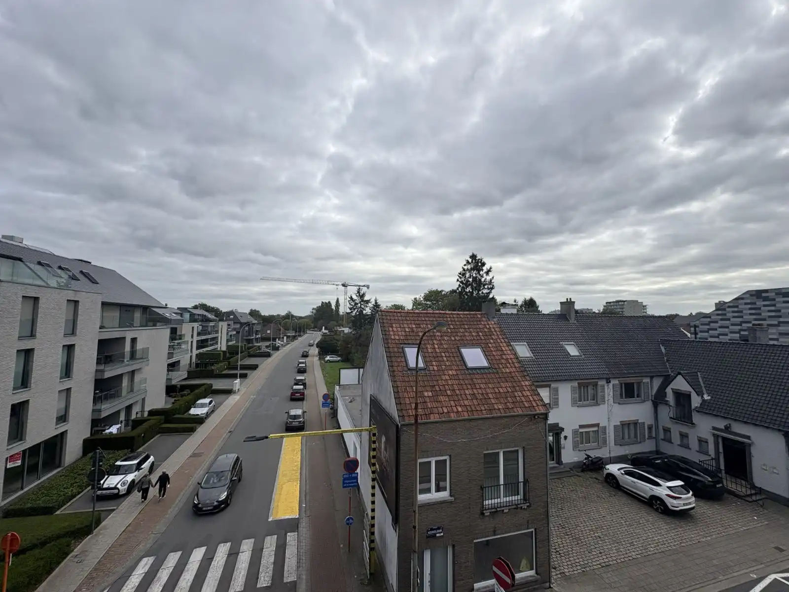 Instapklaar appartement met 2 slaapkamers, garage en 2 terrassen in hartje Waregem! foto 5