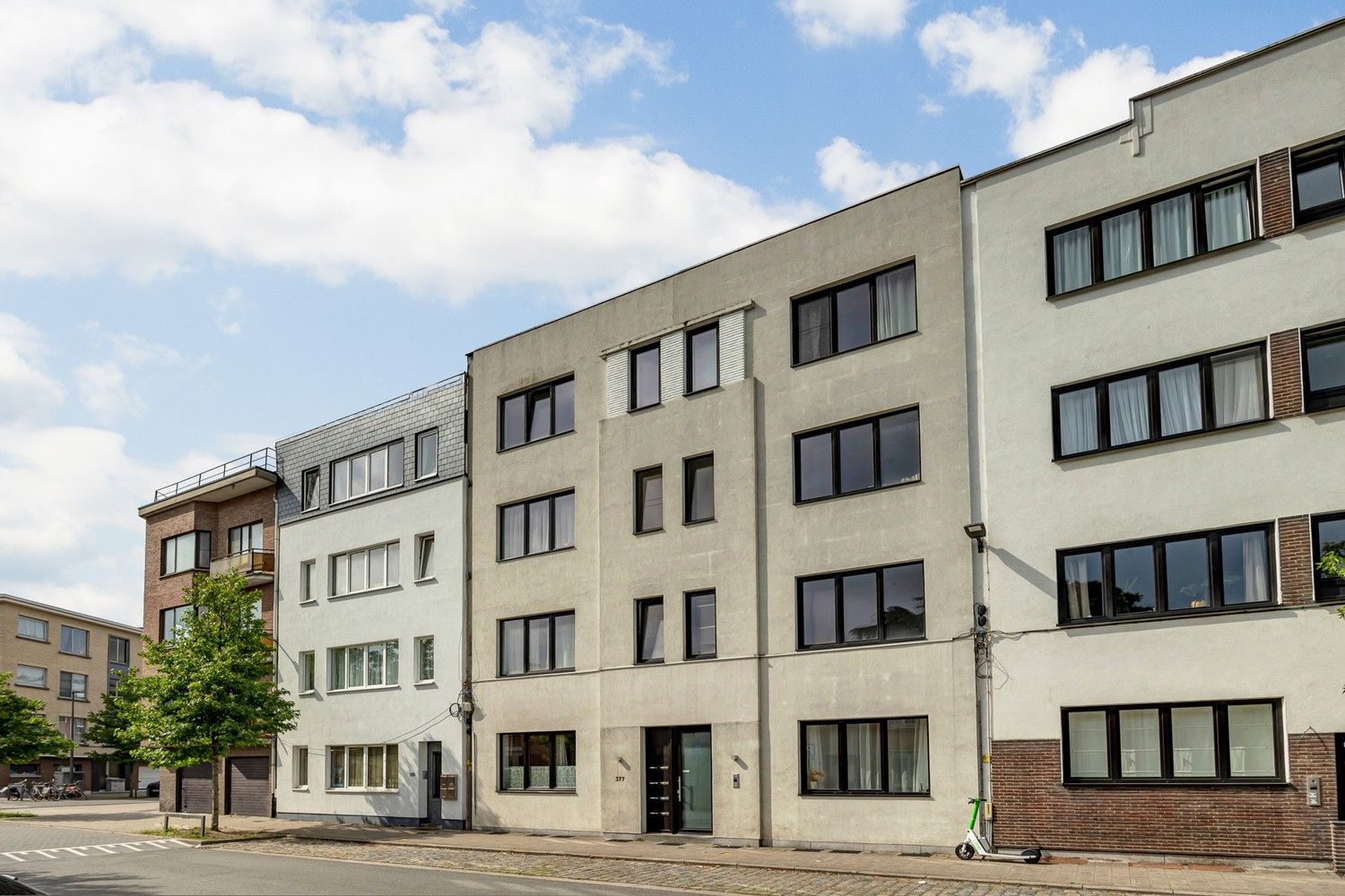 Lichtrijk 1-slaapkamerappartement in gegeerde Pulhofwijk van Berchem foto {{pictureIndex}}