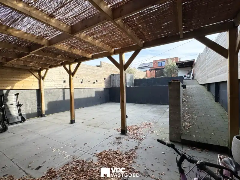 Halfopen bebouwing – gerenoveerd & bijgebouwd in 2020 – EPC B – 3 slpks – prachtige tuin – 183 m² woonopp. foto 18