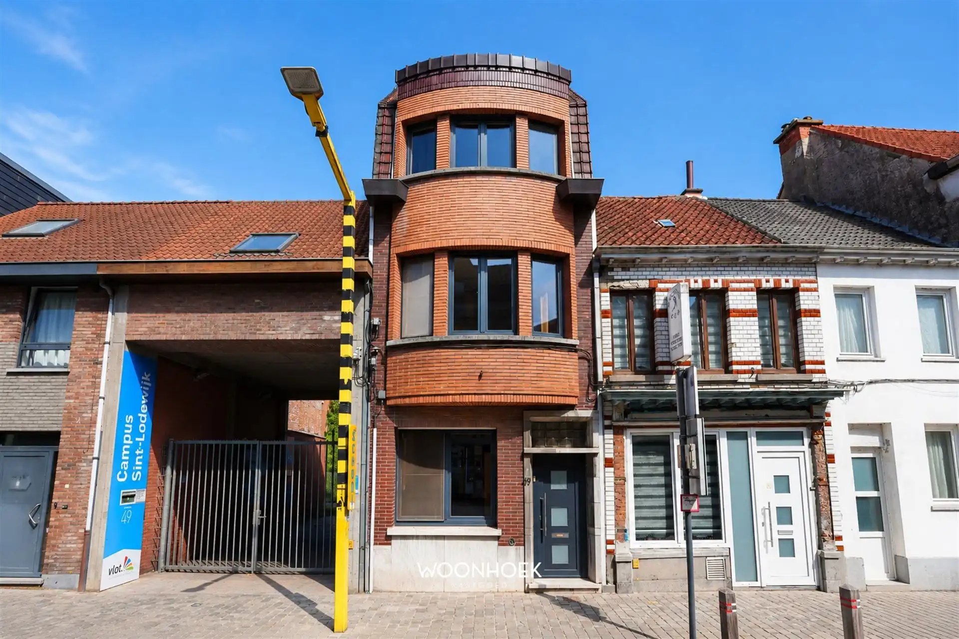 Instapklare 4-slpk gezinswoning in het hart van Lokeren foto {{pictureIndex}}
