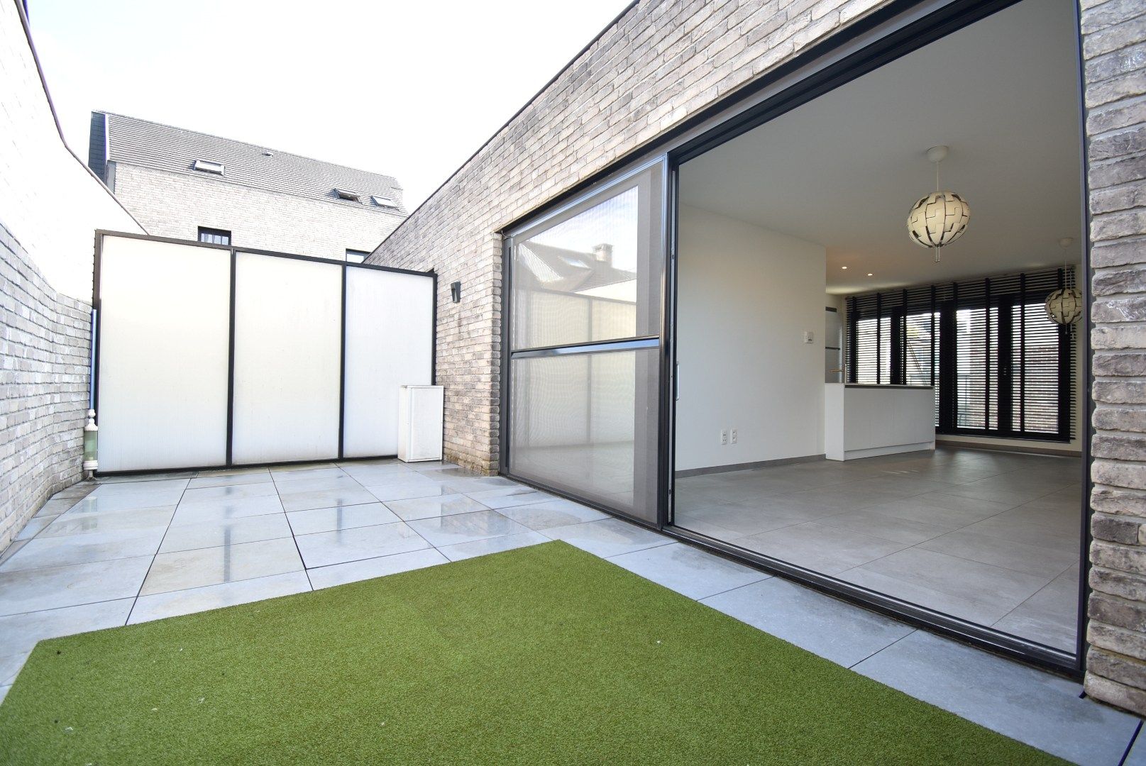 Knap afgewerkt duplexappartement met twee slaapkamers, terras, berging en standplaats vlak aan het dorpsplein van Hoeselt foto 17