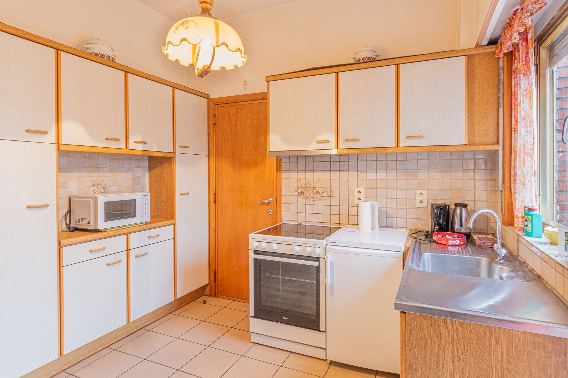 Ruime op te frissen woning met garage en tuin  foto 6