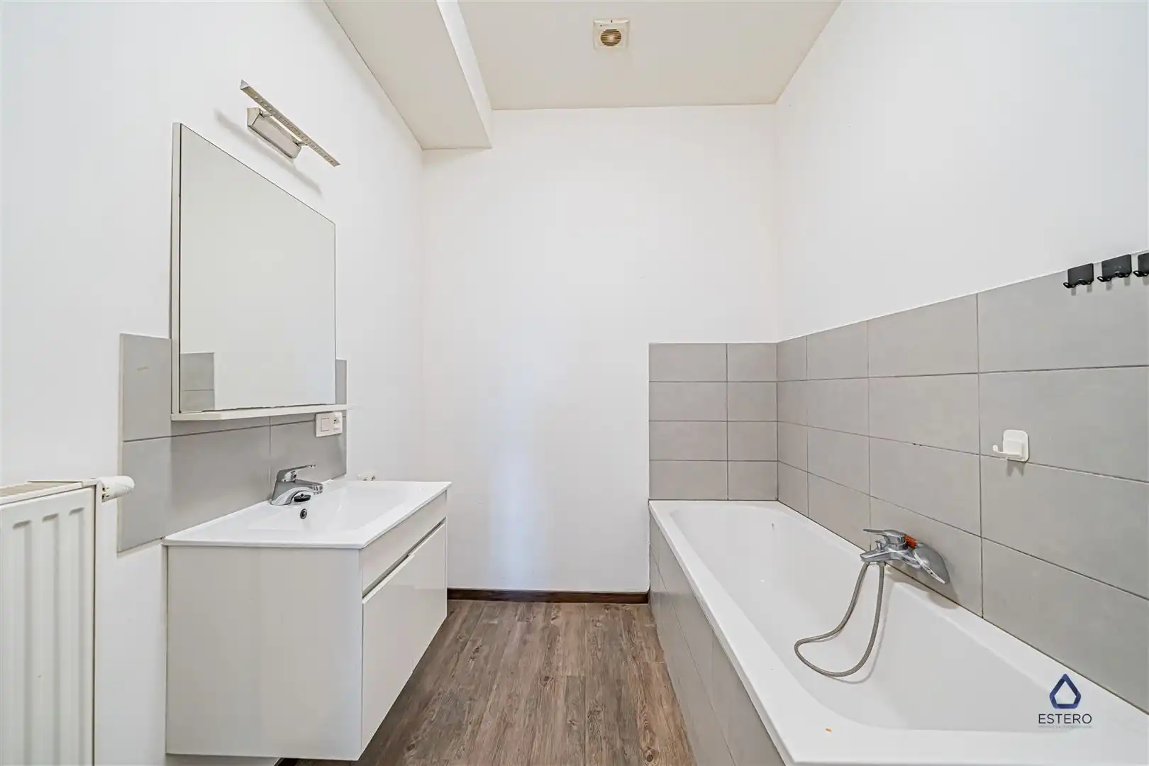 Gerenoveerde rijwoning met 4 slaapkamers in hartje Eeklo foto 6