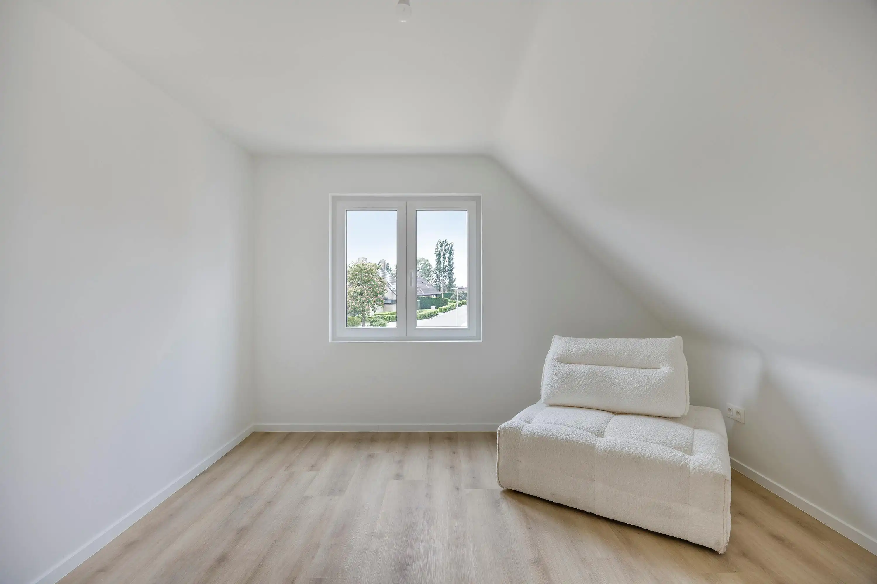 Recent gerenoveerd huis met 3 kamers te koop in Deerlijk foto 23