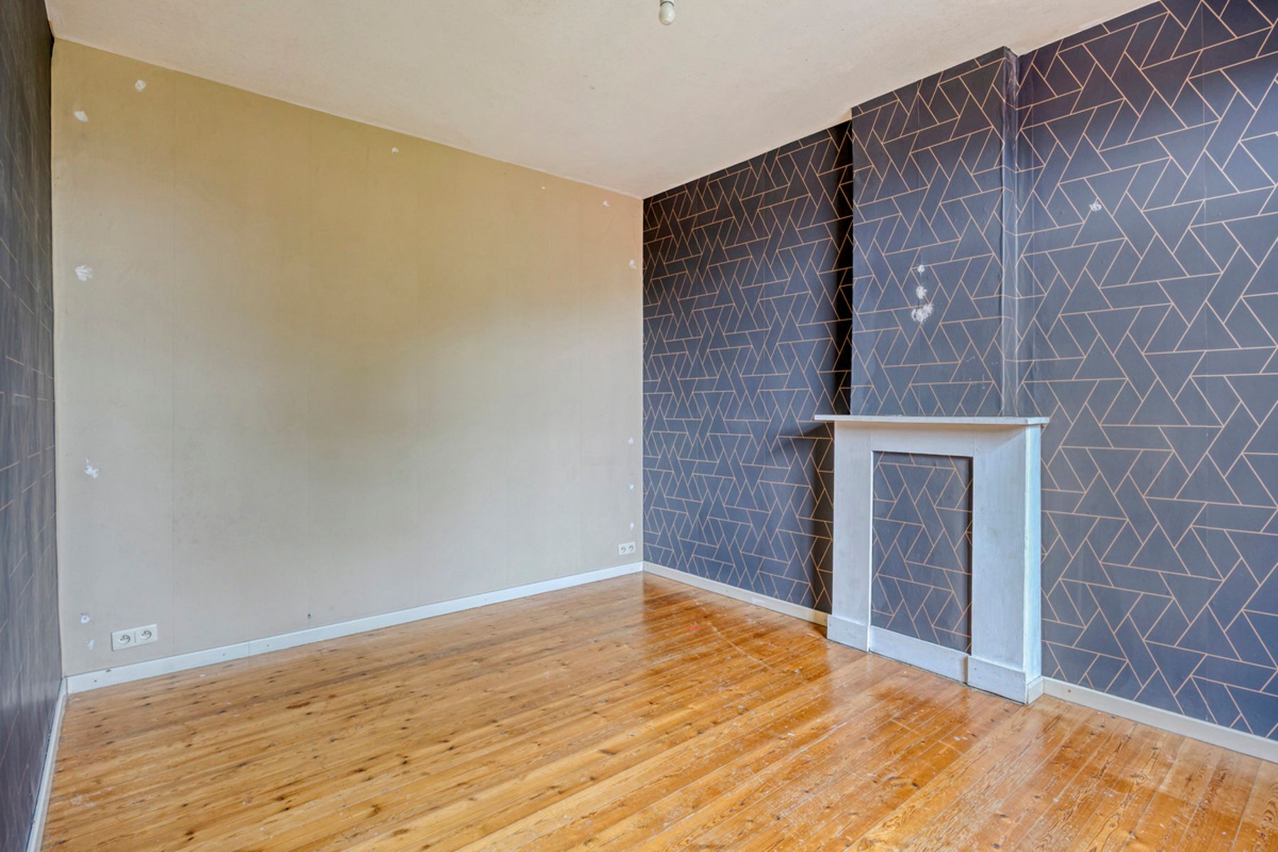 Ruim renovatieproject (226m²) met tuin aan kanaal foto 25