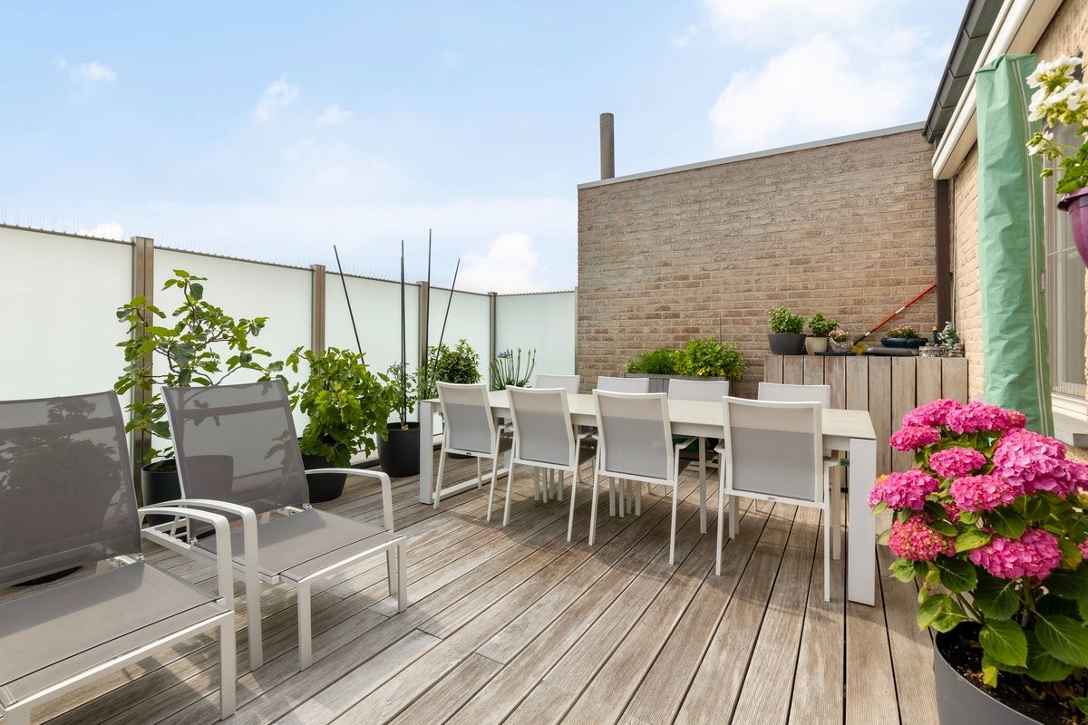 Luxe appartement met zonnig terras en dubbele garage foto 19