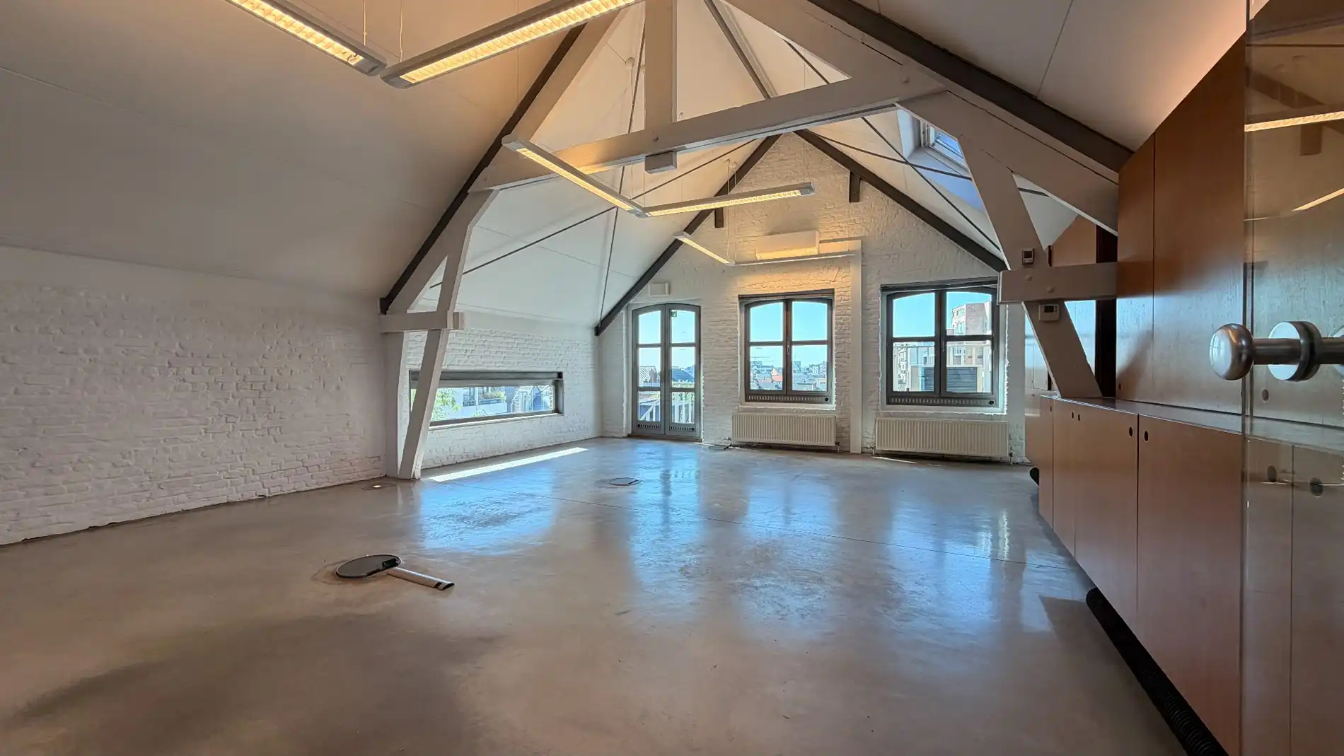 Trendy kantoor in gerenoveerd pakhuis nabij het Eilandje foto 2