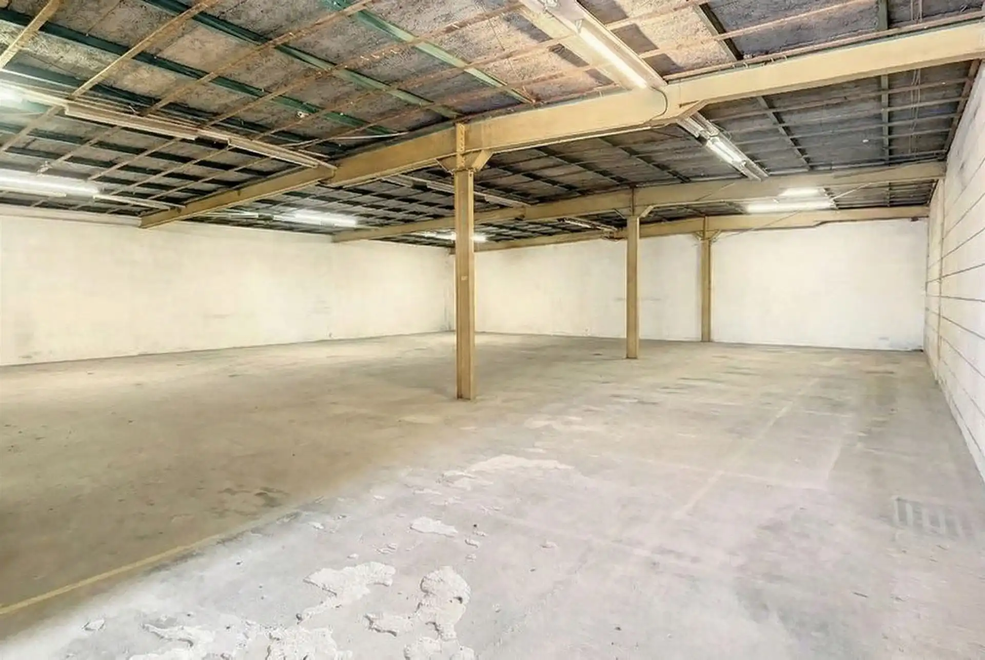 Ruime opslagplaats in Sint-Agatha-Rode foto 3