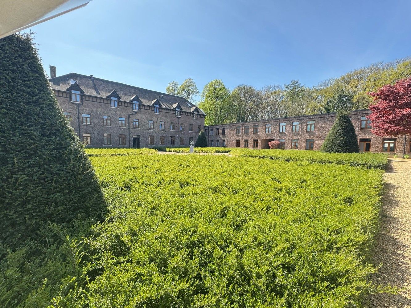 Modern appartement met twee slaapkamers foto {{pictureIndex}}