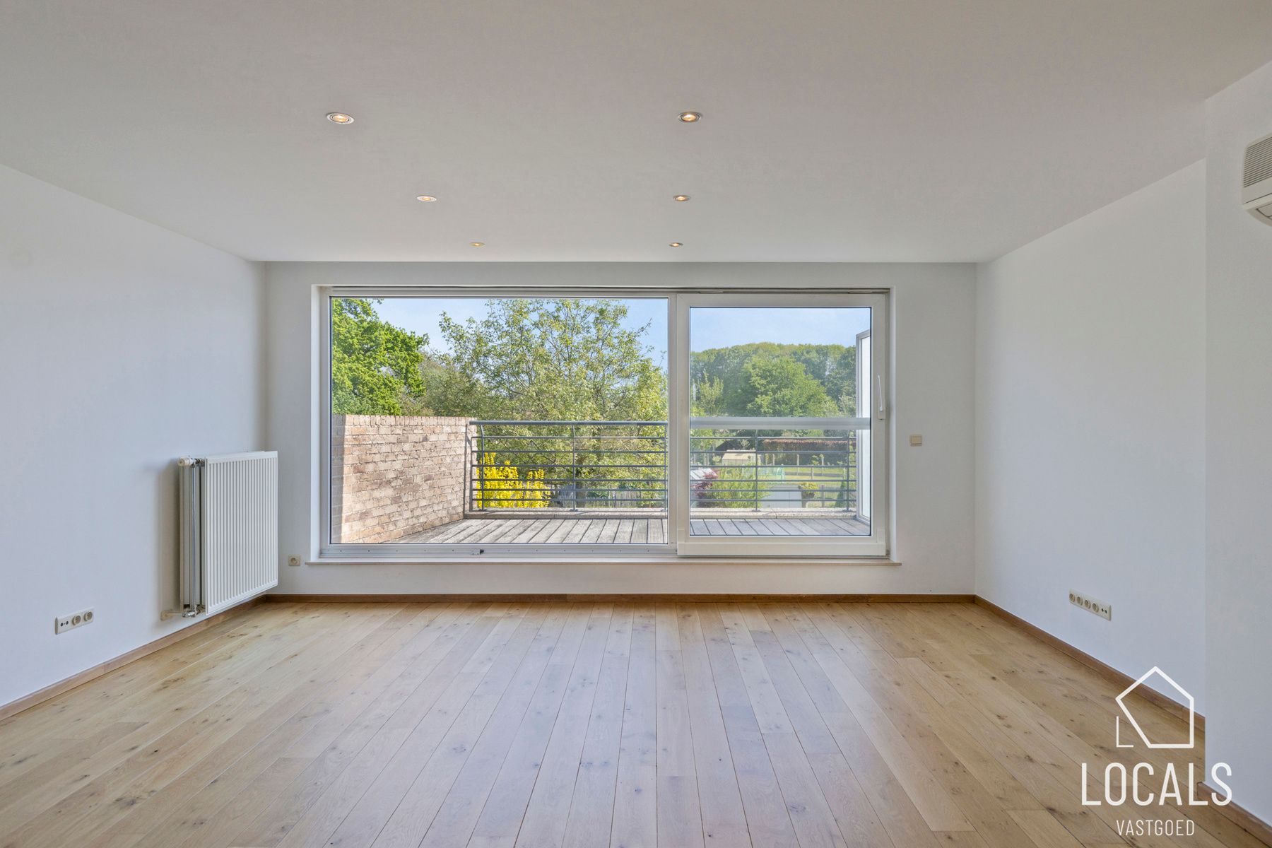 Instapklaar duplexappartement met 2 terrassen, 2 garageboxen foto 6