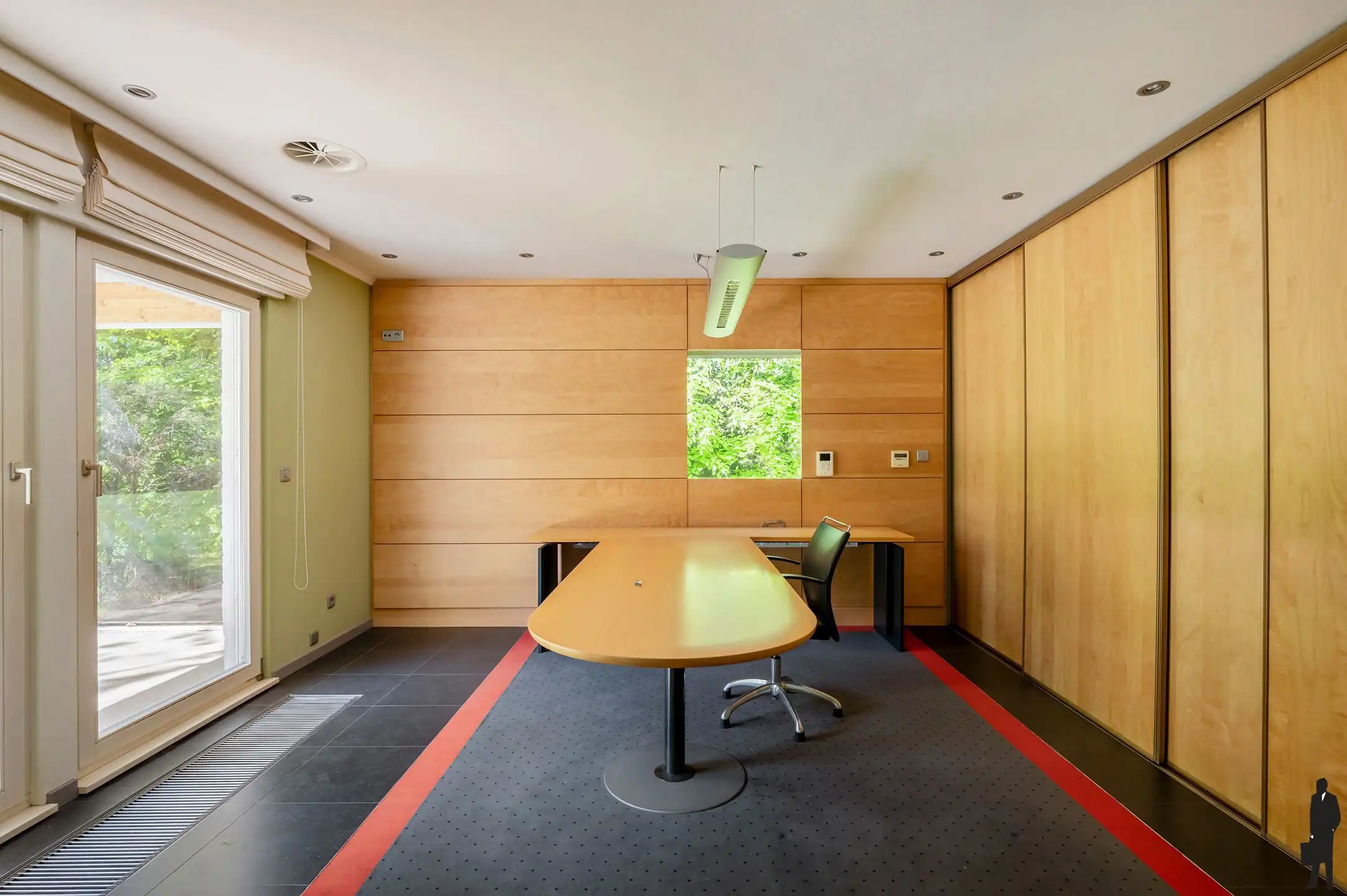 Een volledig te renoveren gelijkvloerse villa (heden kantoor) op ca. 2.438 m² foto 11