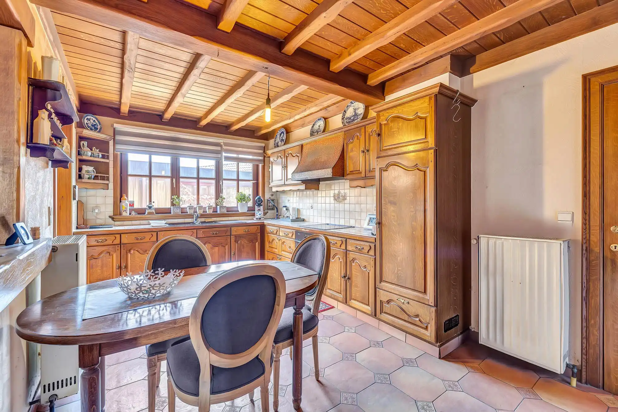 Karaktervolle gezinswoning met bouwgrond en veel potentieel foto 6