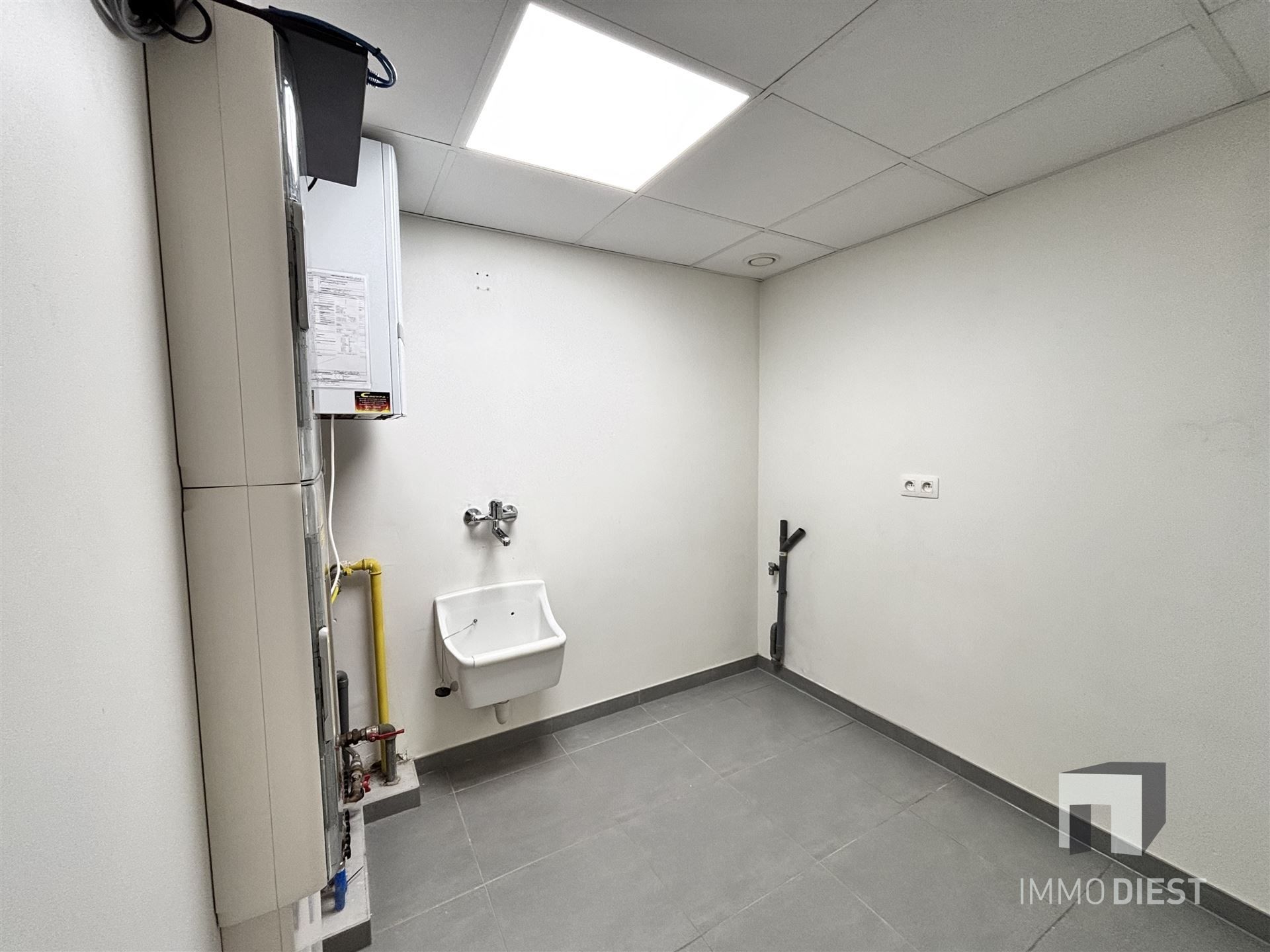 Ruim appartement op de tweede verdieping in het centrum van Tessenderlo foto 15