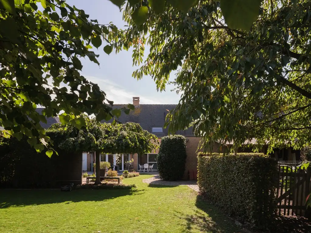 Karaktervolle gezinswoning met 4 slaapkamers, een bijbouw en een volwassen tuin foto 21