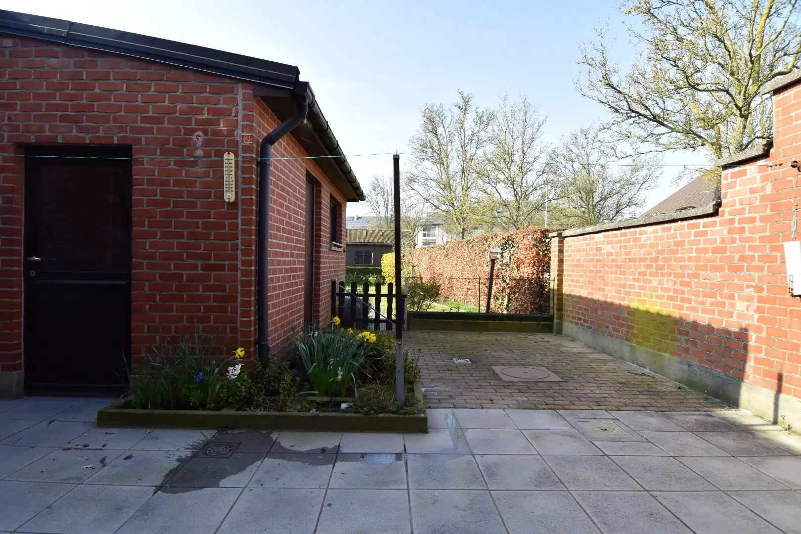 Woning op hoekperceel met 3 slaapkamers, garage en zalige tuin te koop in Gullegem foto 11