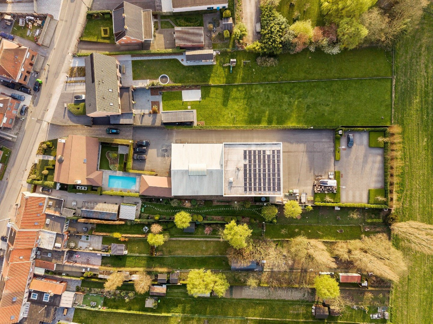 Hoogwaardige villa met bedrijfsgebouw op 3704 m². foto 33