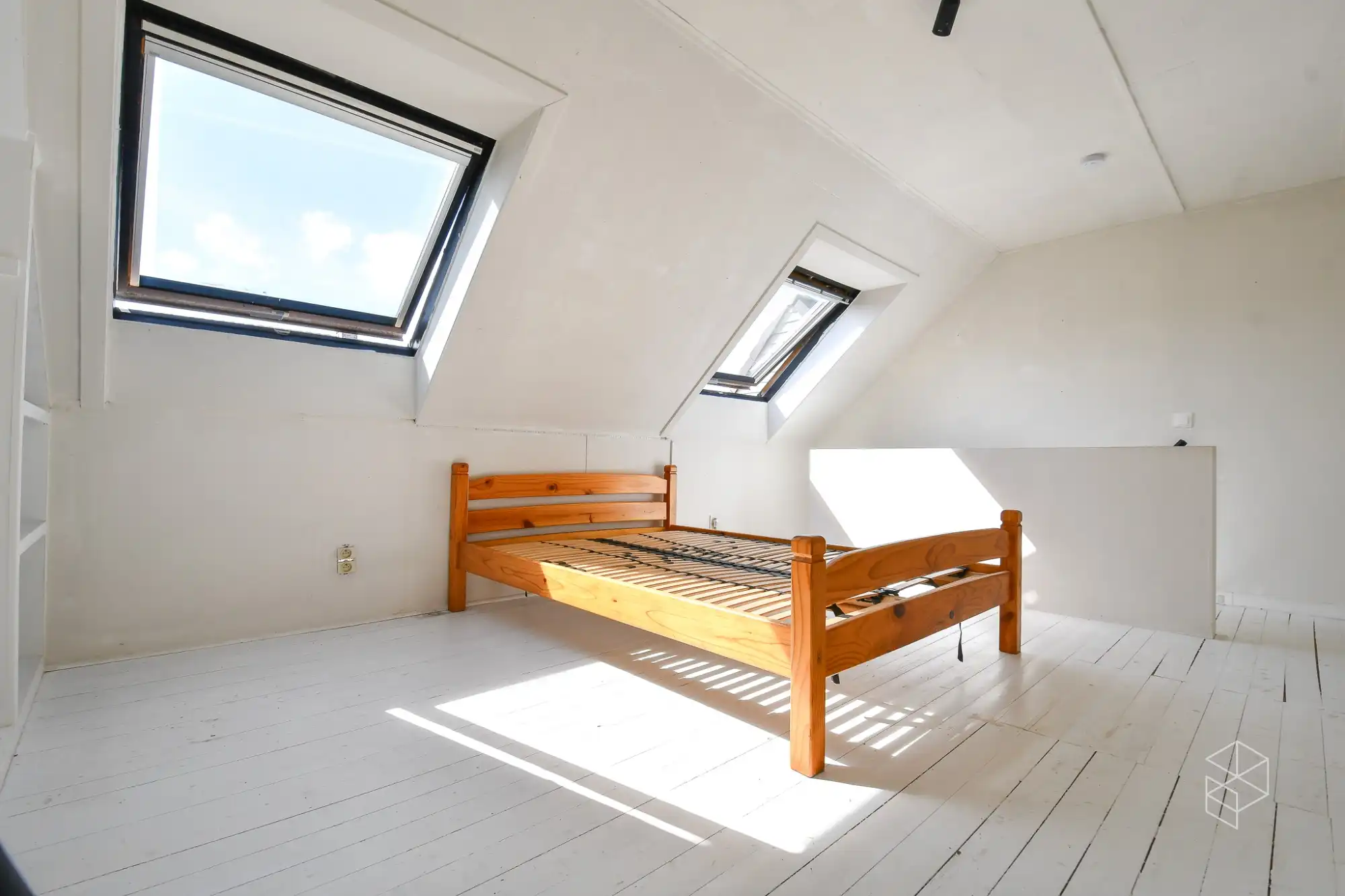Ruime gezinswoning met 4 slpks en volwaardig polyvalent bijgebouw en grote tuin foto 26