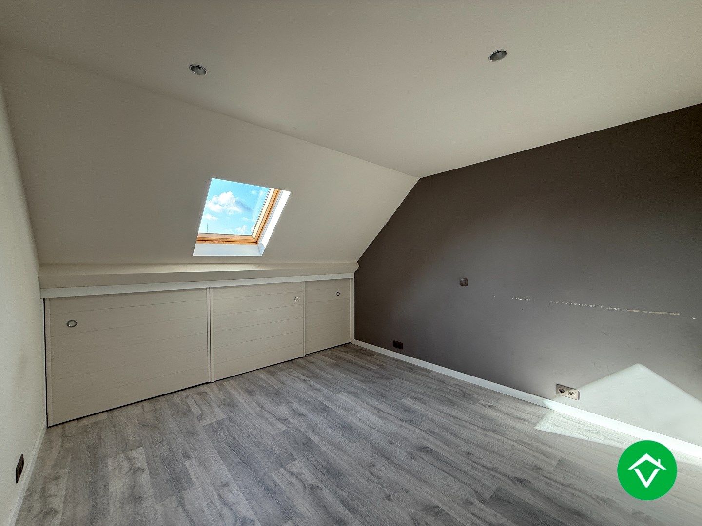 Ruime woning met 5 slaapkamers te Zwevezele  foto 23