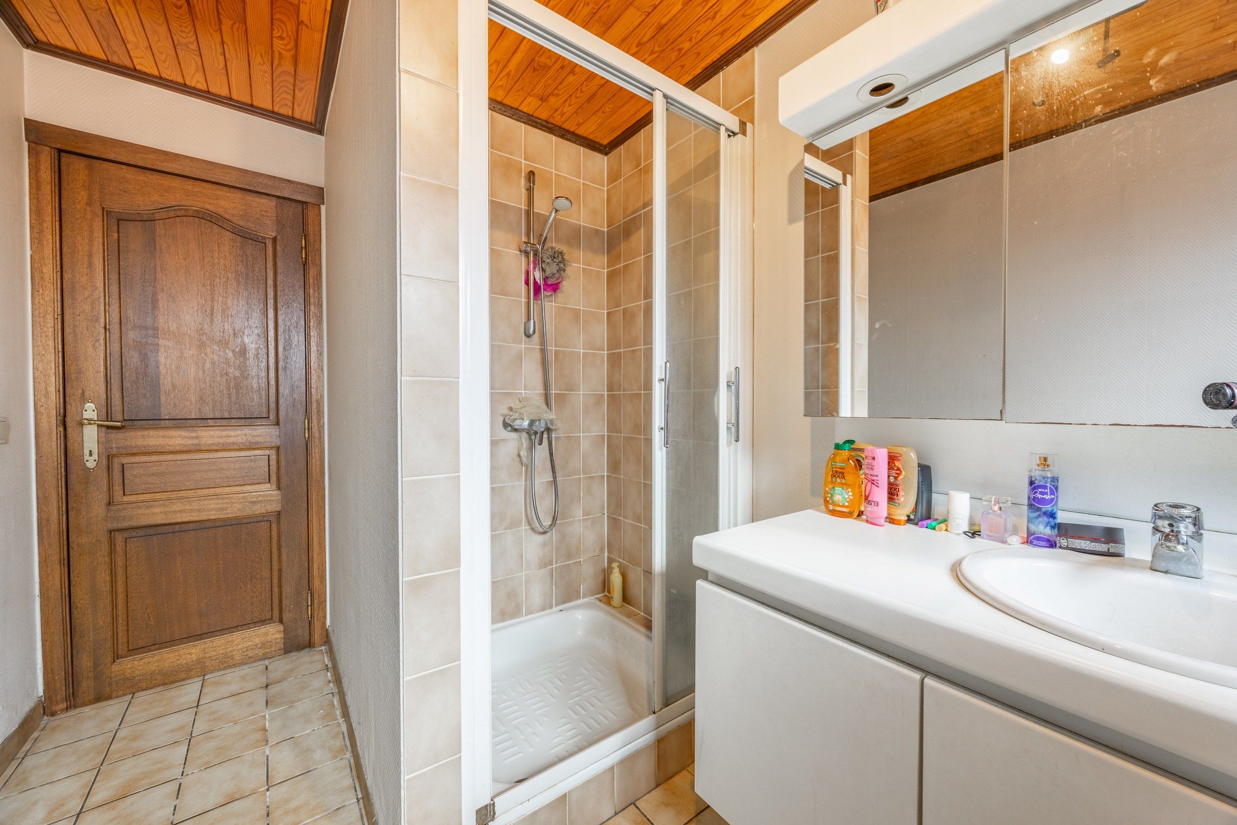 KNUSSE STARTERSWONING MET GARAGE EN UITWEG foto 13