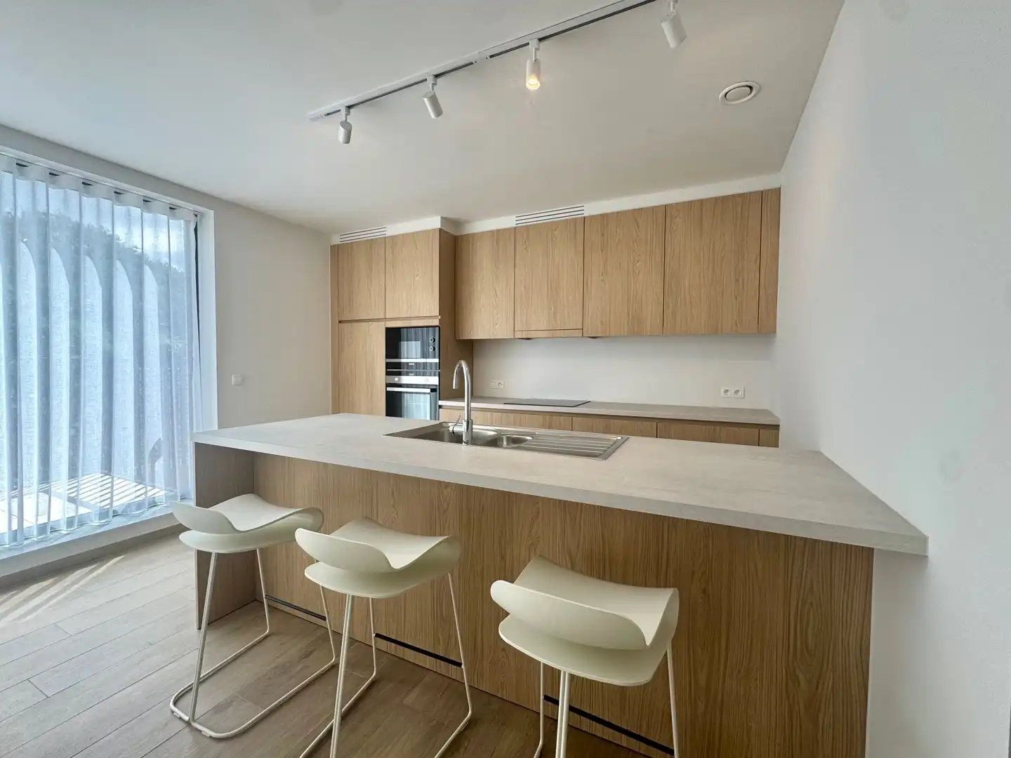 Luxueus wonen in hartje Zwevegem! foto 5