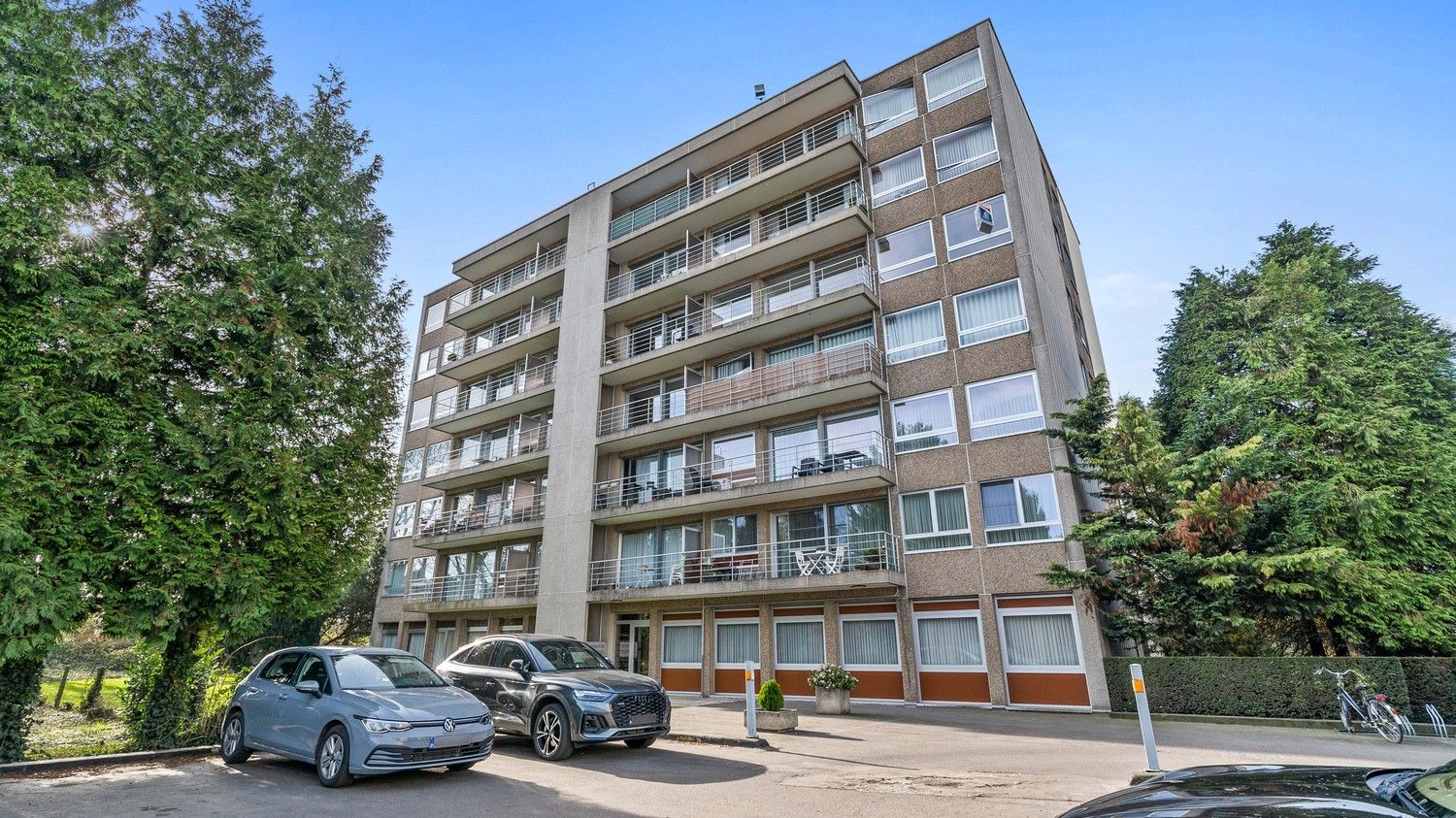 Ruim en lichtrijk appartement met 3 slaapkamers, kelder en autostaanplaats foto 2