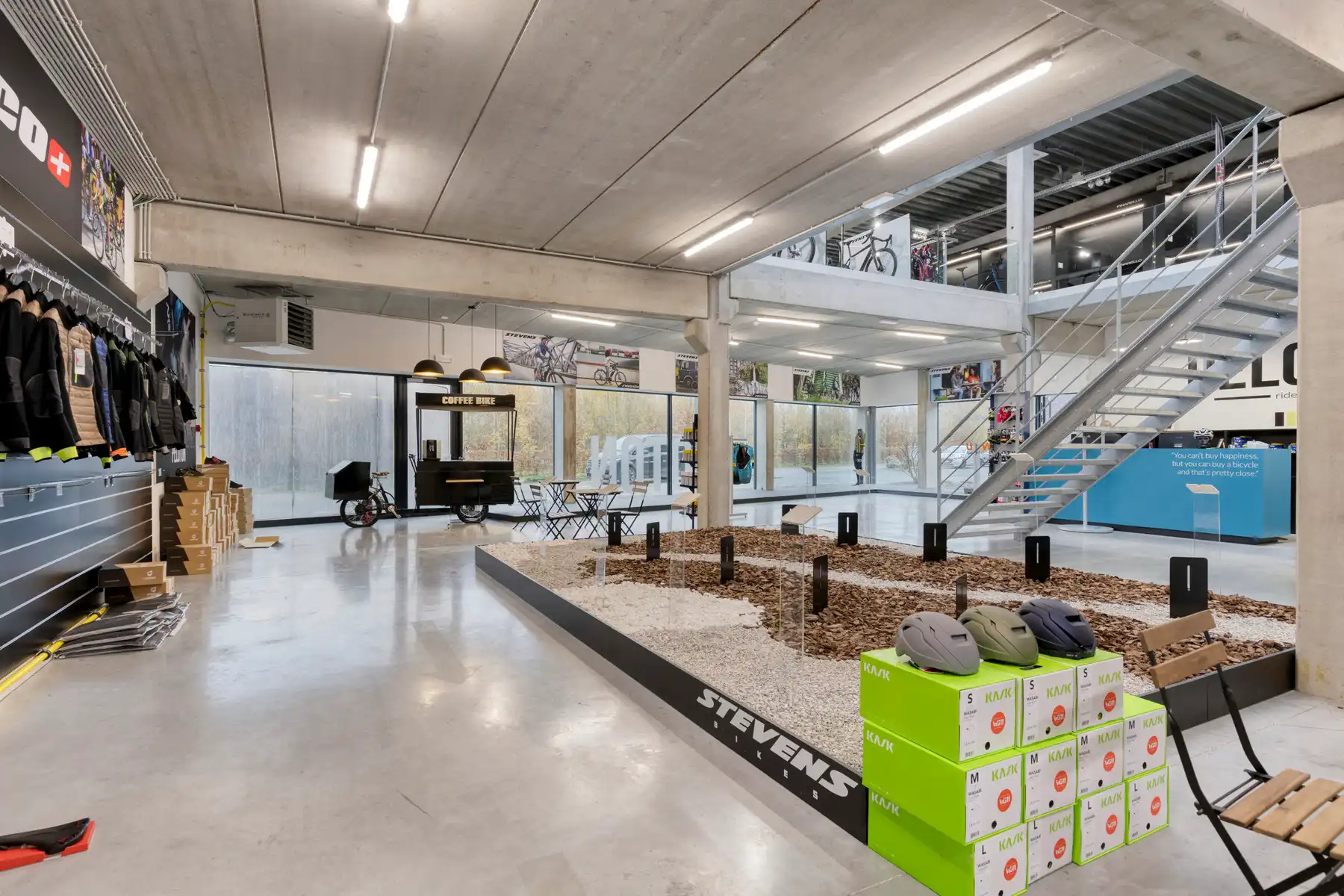 Instapklare bedrijfsruimte op strategische ligging foto 5