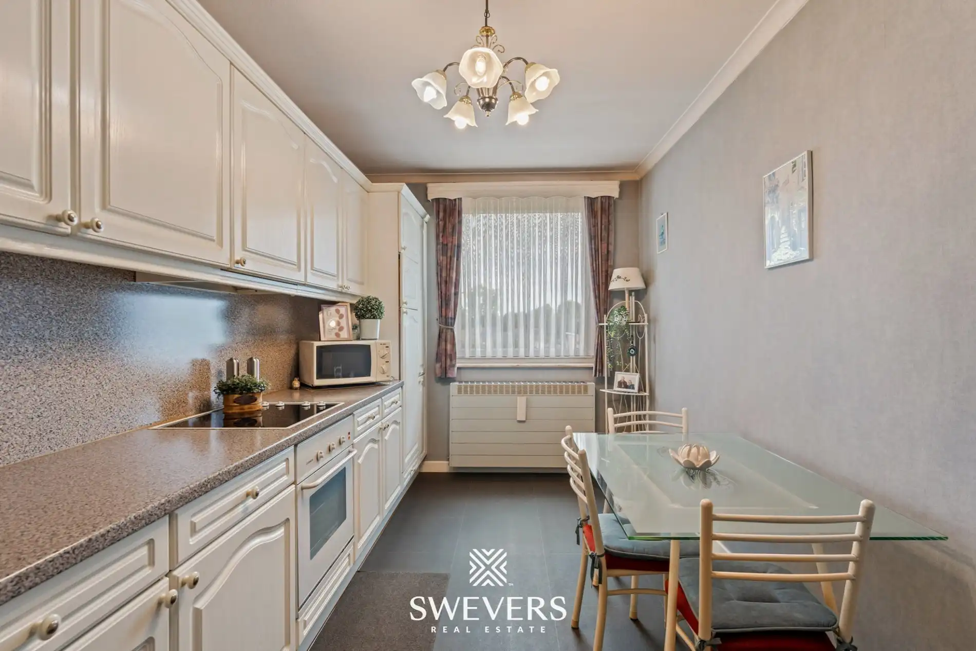 Gelijkvloerse woning met tuin en garage in hartje Tongeren foto 13