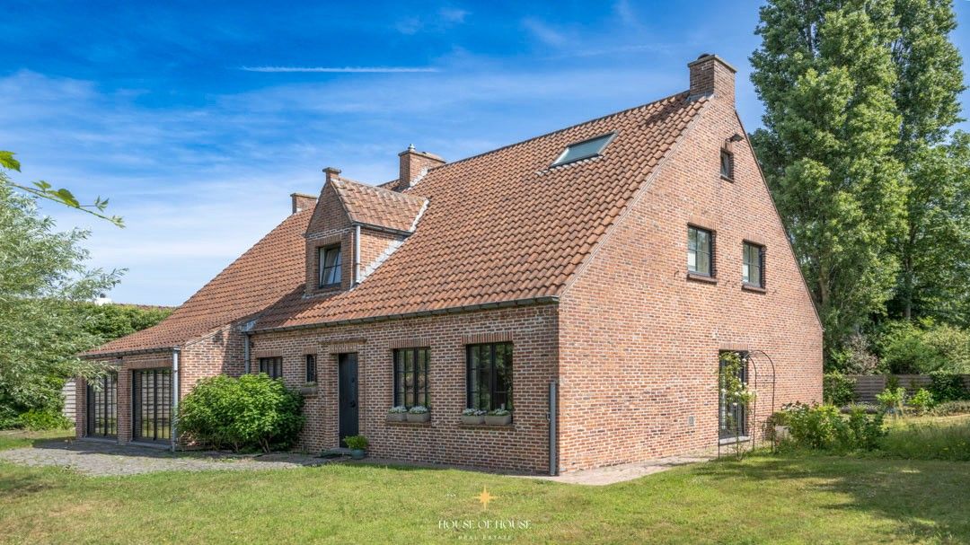 Sfeervolle landelijke villa met charmante tuin en prachtig verzicht foto {{pictureIndex}}