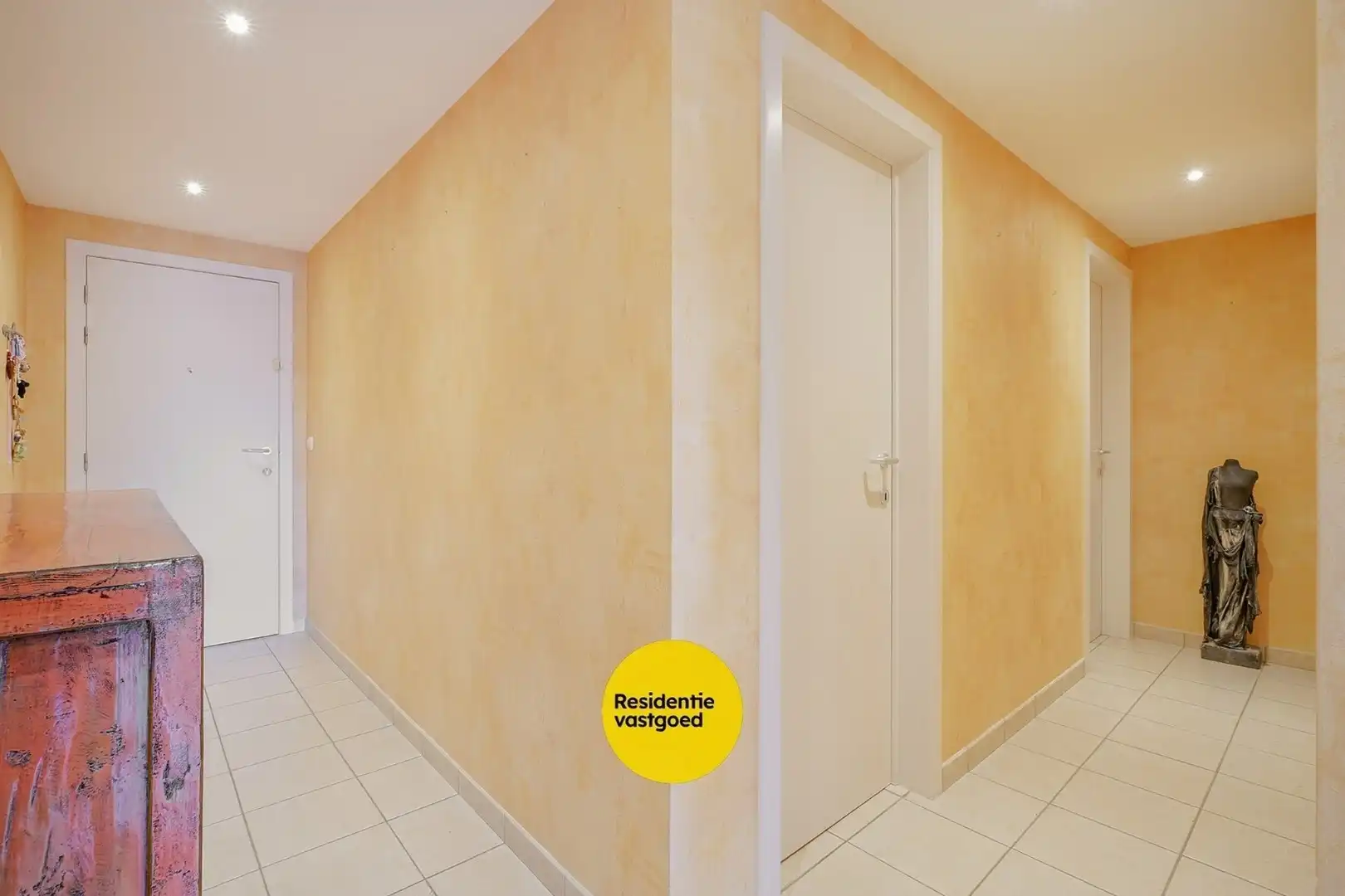 Instapklaar 2-slaapkamerappartement (89m² + 8m² terras) nabij de haven van Nieuwpoort. foto 9