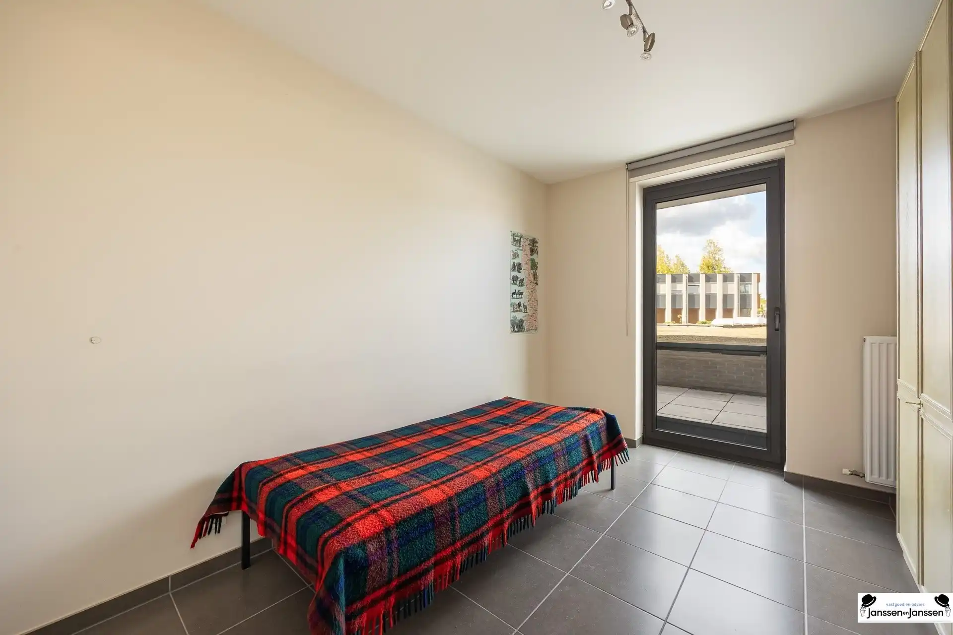 Instapklaar 1-slaapkamerappartement met groot terras in hartje Brasschaat foto 7