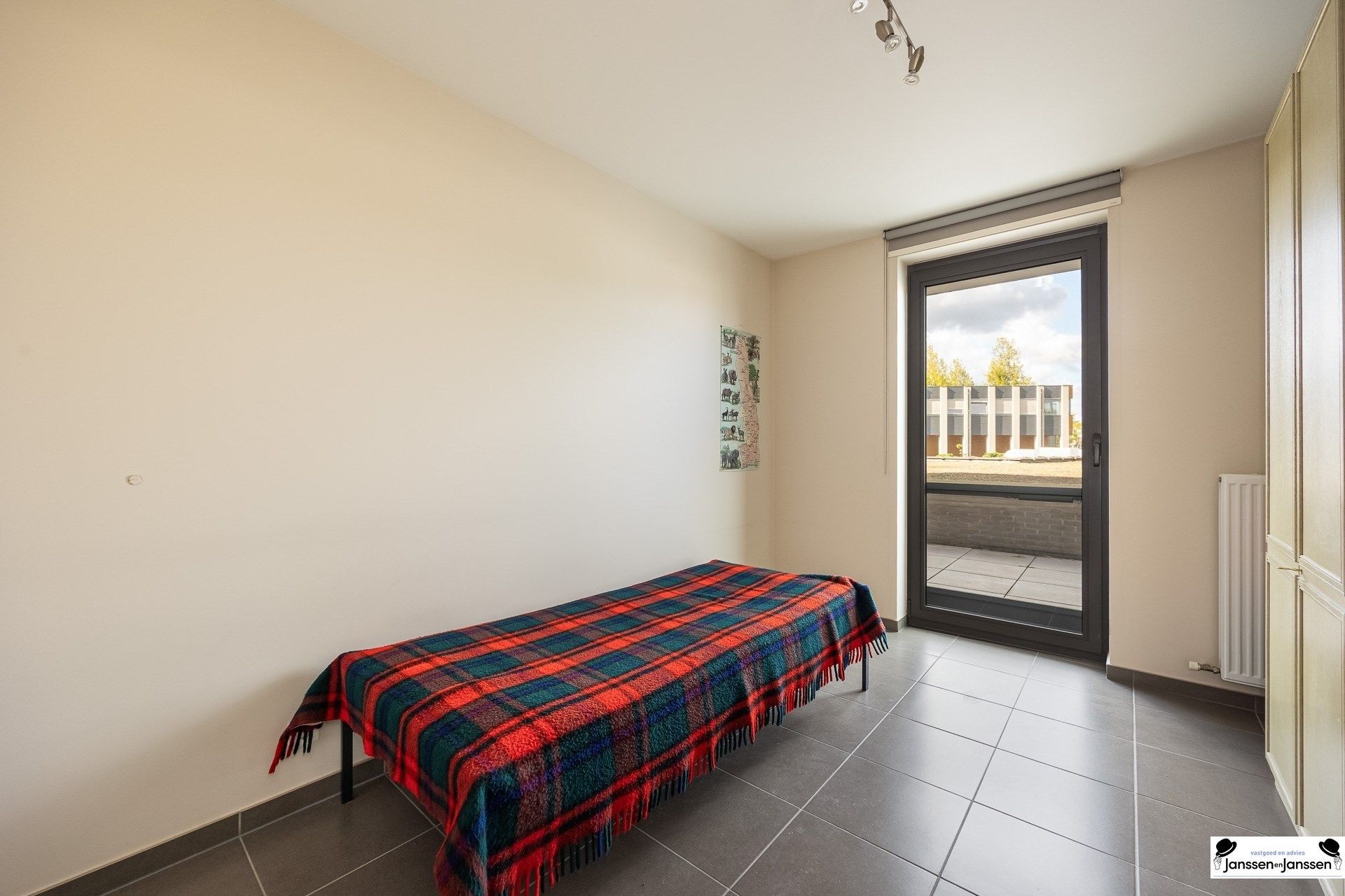 Instapklaar 1-slaapkamerappartement met groot terras in hartje Brasschaat foto 7