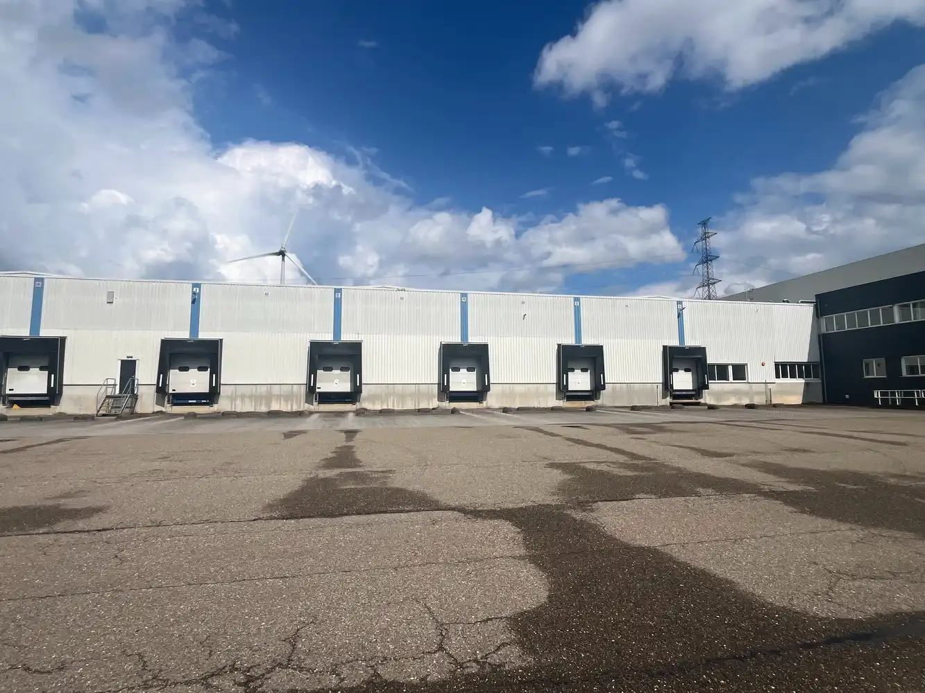 12.205m² logistiek magazijn met kantoren foto 22
