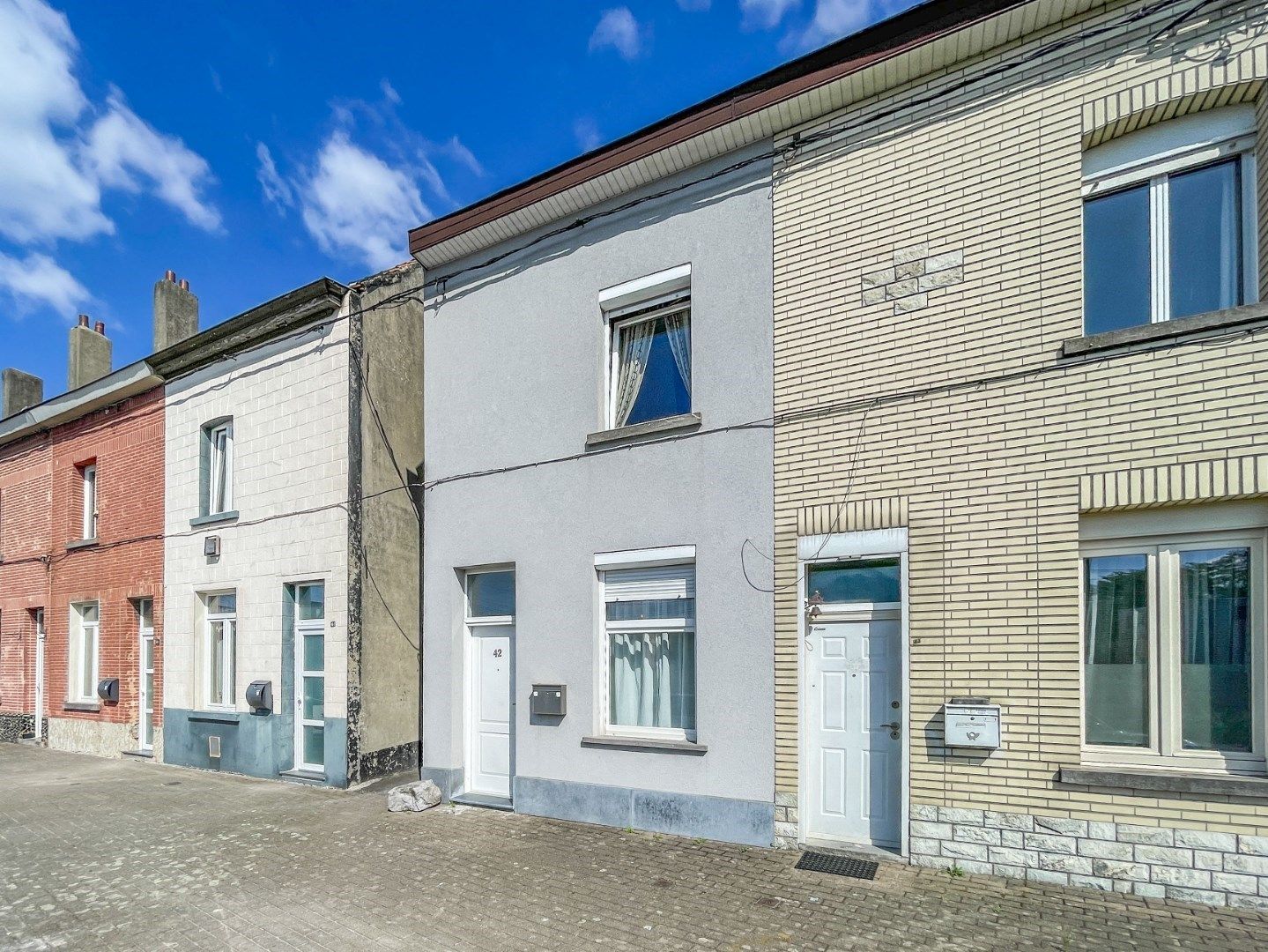 GERENOVEERDE WONING MET 4 SLAAPKAMERS ! foto 2