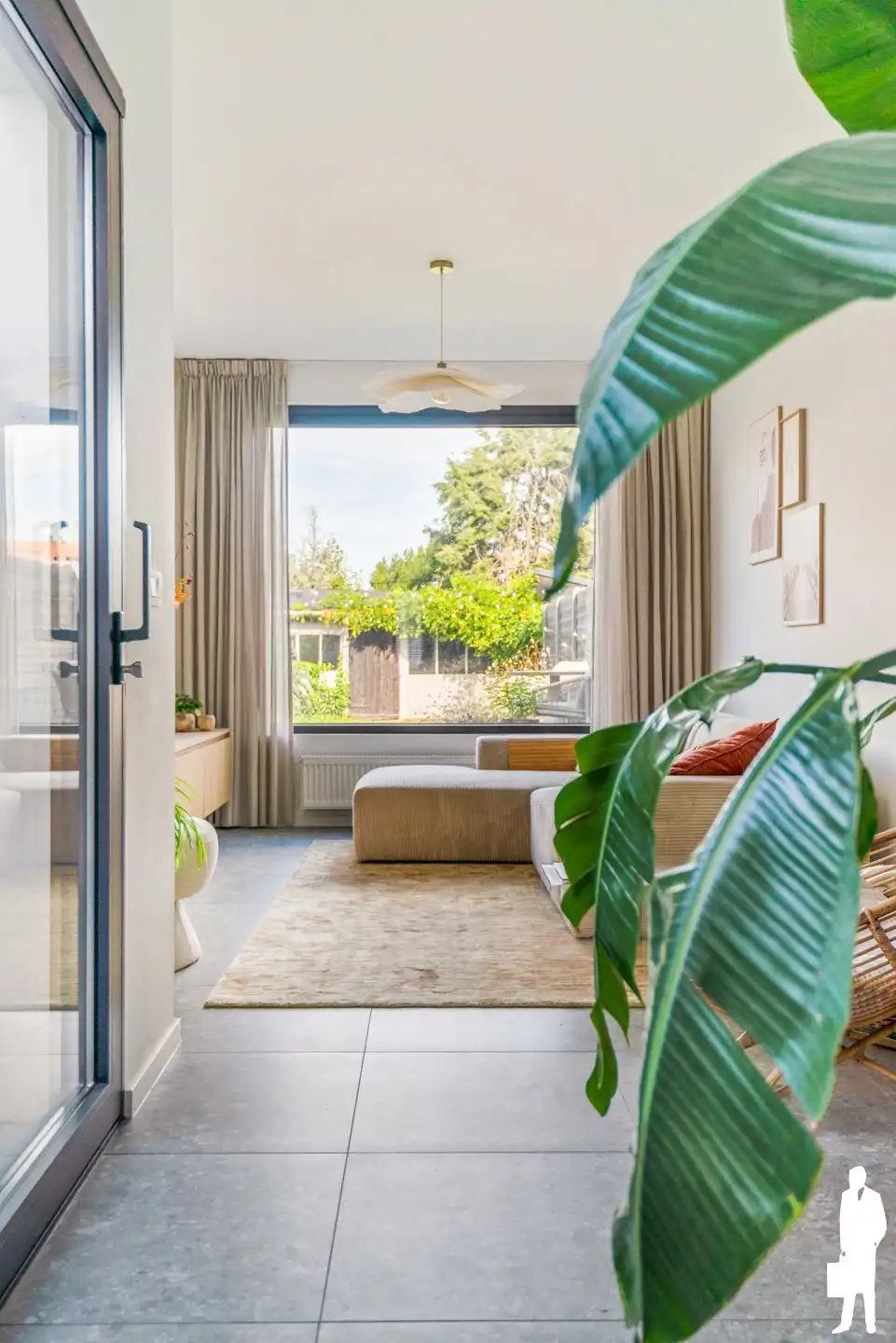 Smaakvol gerenoveerde woning met 3 slaapkamers en mooie tuin foto 10