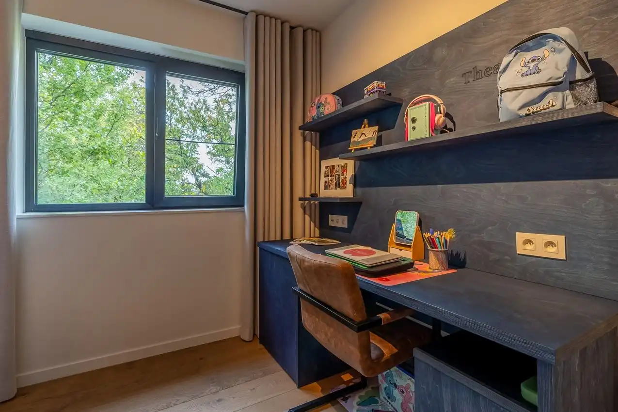 Gemeubelde penthouse met 2 slpk, ruim terras en autostaanplaats foto 10