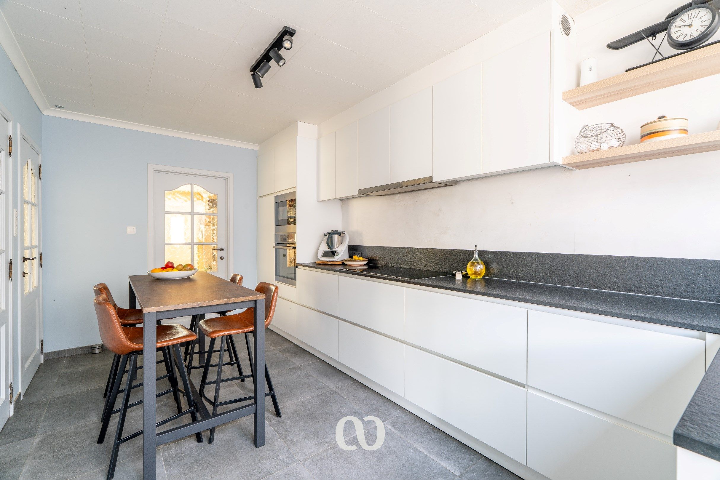 Ruime gerenoveerde woning met 4 slaapkamers in centrum Eine foto 4