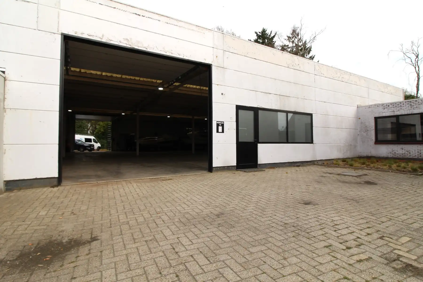 Ruime multifunctionele werkplaats / magazijn met buitenruimte in Essen foto 2