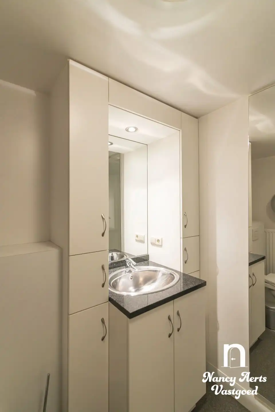 Loods van 550 m² met kantoor en woning met 4 slaapkamers foto 55