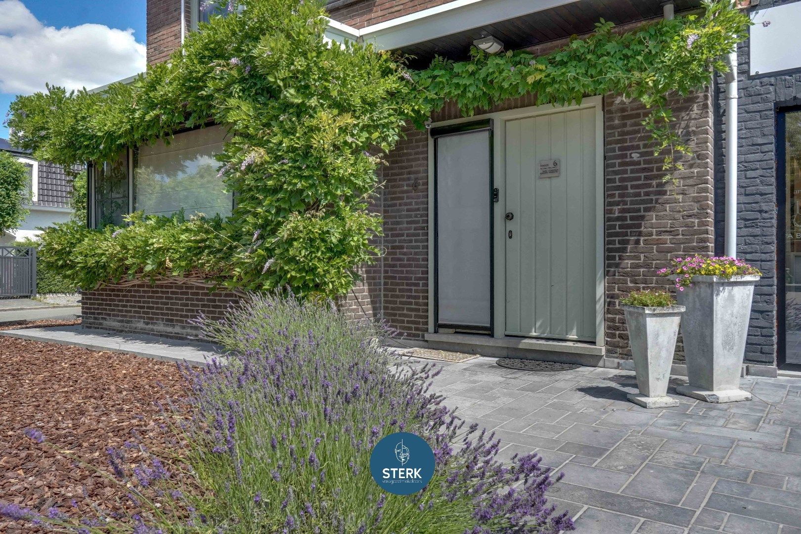 RUIME WONING MET COMMERCIËLE RUIMTE OP EEN CENTRALE LIGGING TE MAASMECHELEN !  foto 5