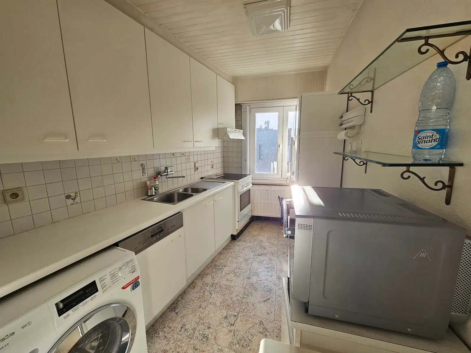 Centraal gelegen appartement met autostandplaats! foto 5