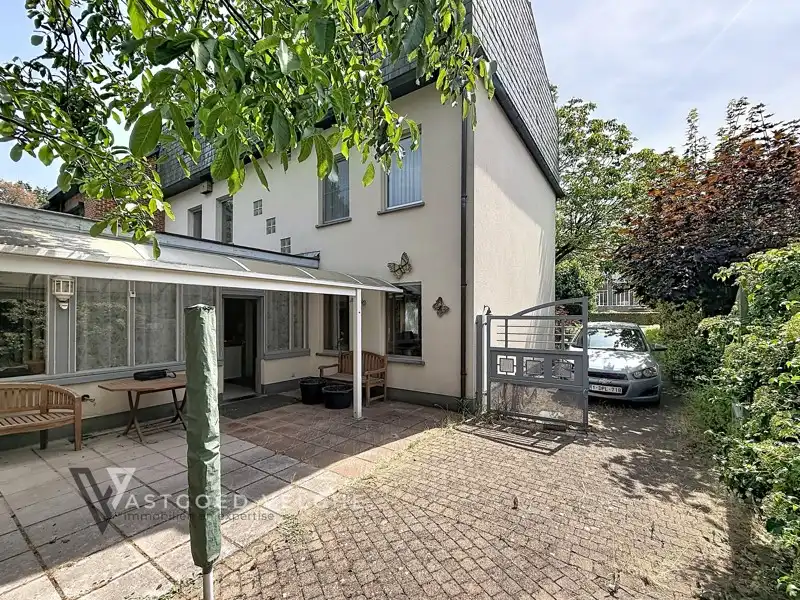 Ruime gezinswoning met zorgwoning in Genk-Centrum foto 36