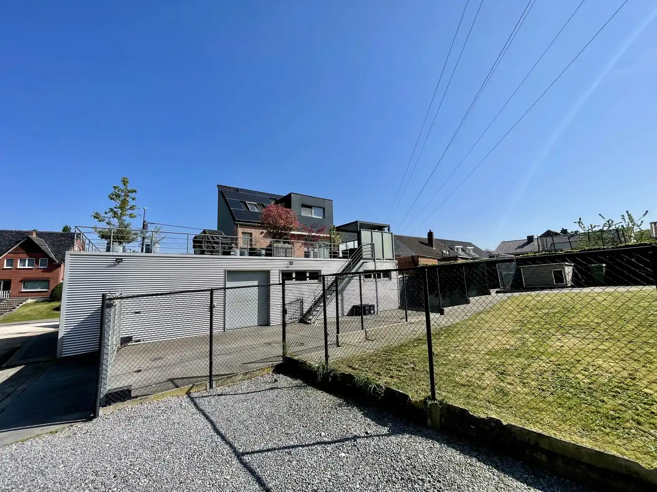 Halfopen bebouwing bestaande uit polyvalent gelijkvloers met woonst foto 2