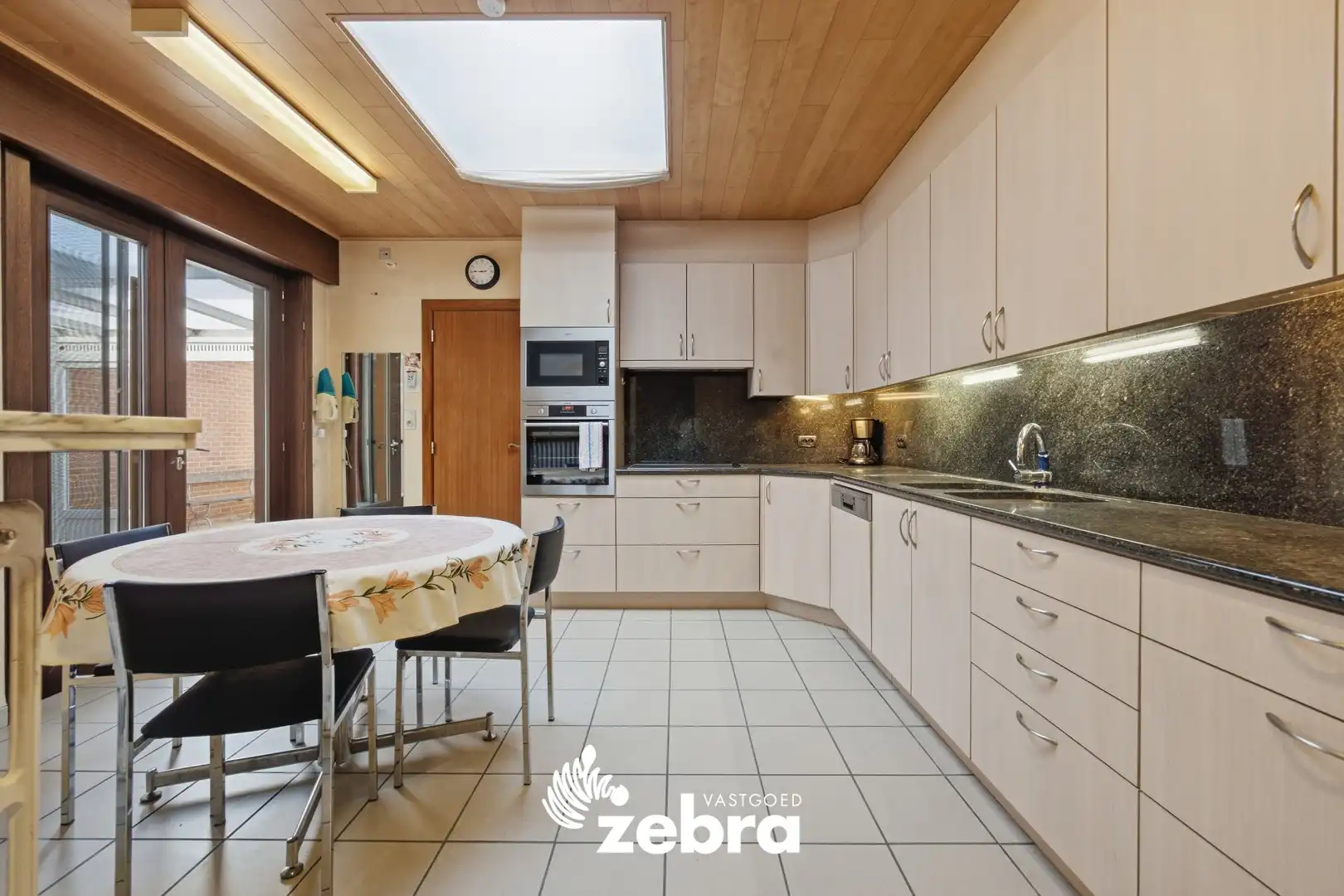 Ruime woning met 4 slaapkamers op een perceel van 601 m² te Meulebeke! foto 6
