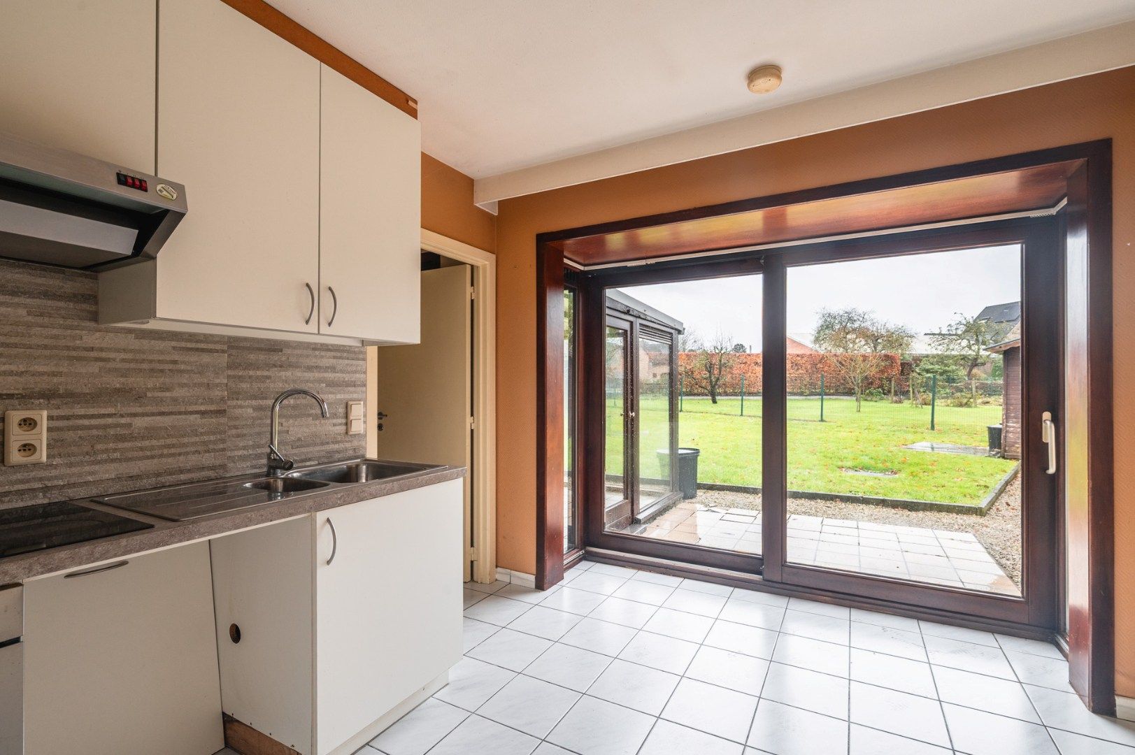 Open bebouwing op 950 m² met 4 kamers en garage foto 14