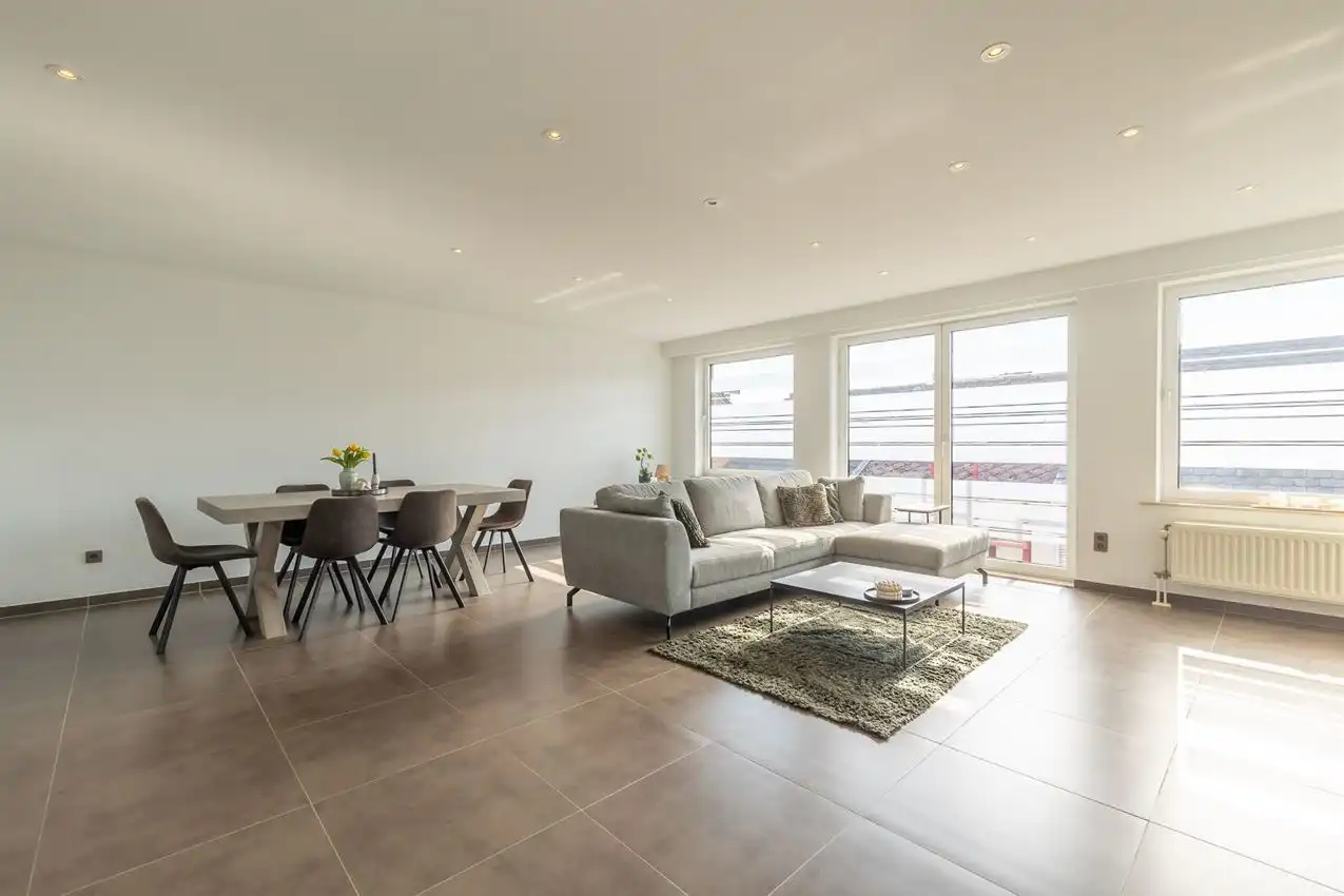 Appartement met twee slaapkamers, terras en autostaanplaats te midden van centrum foto 2